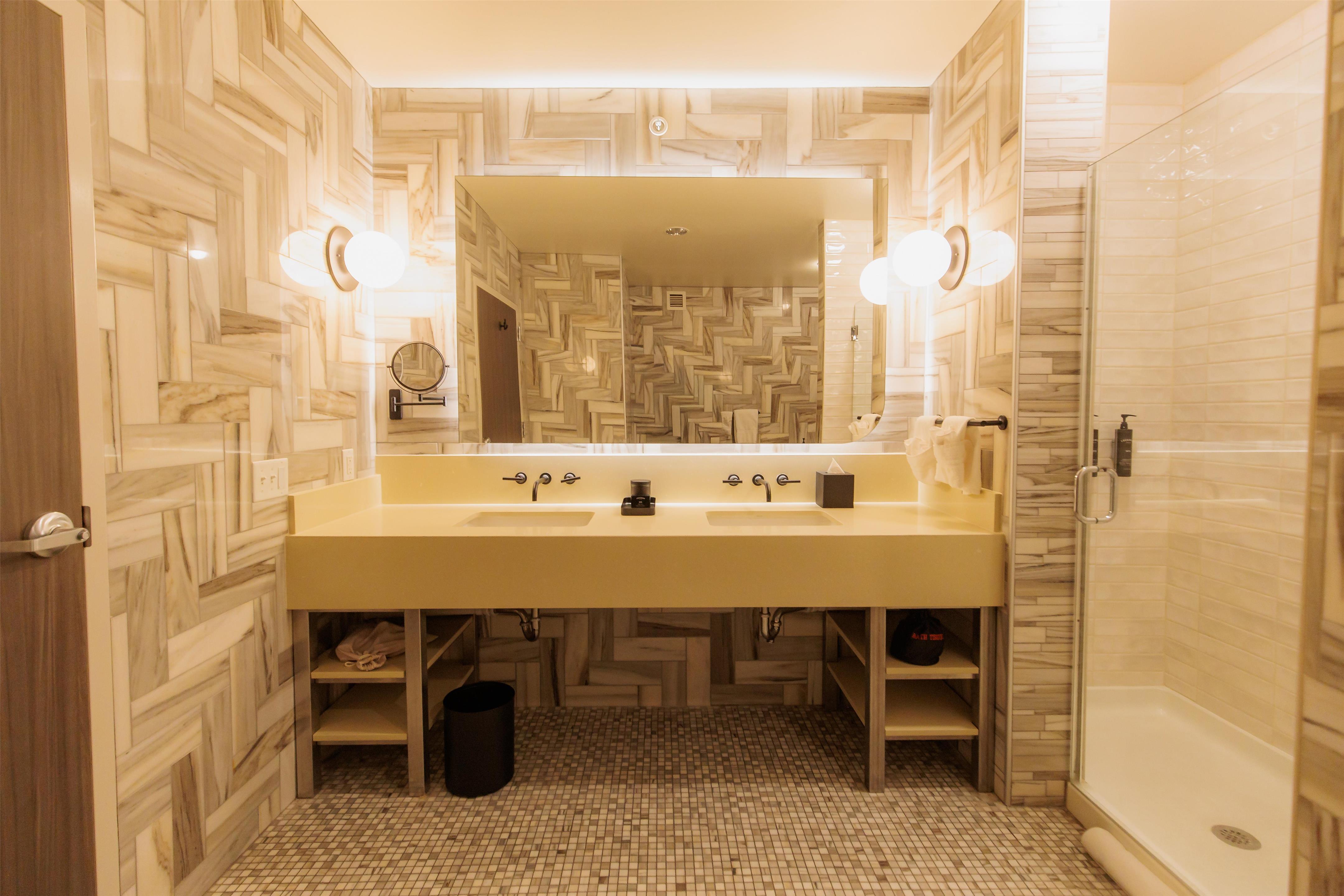 Guest room bath