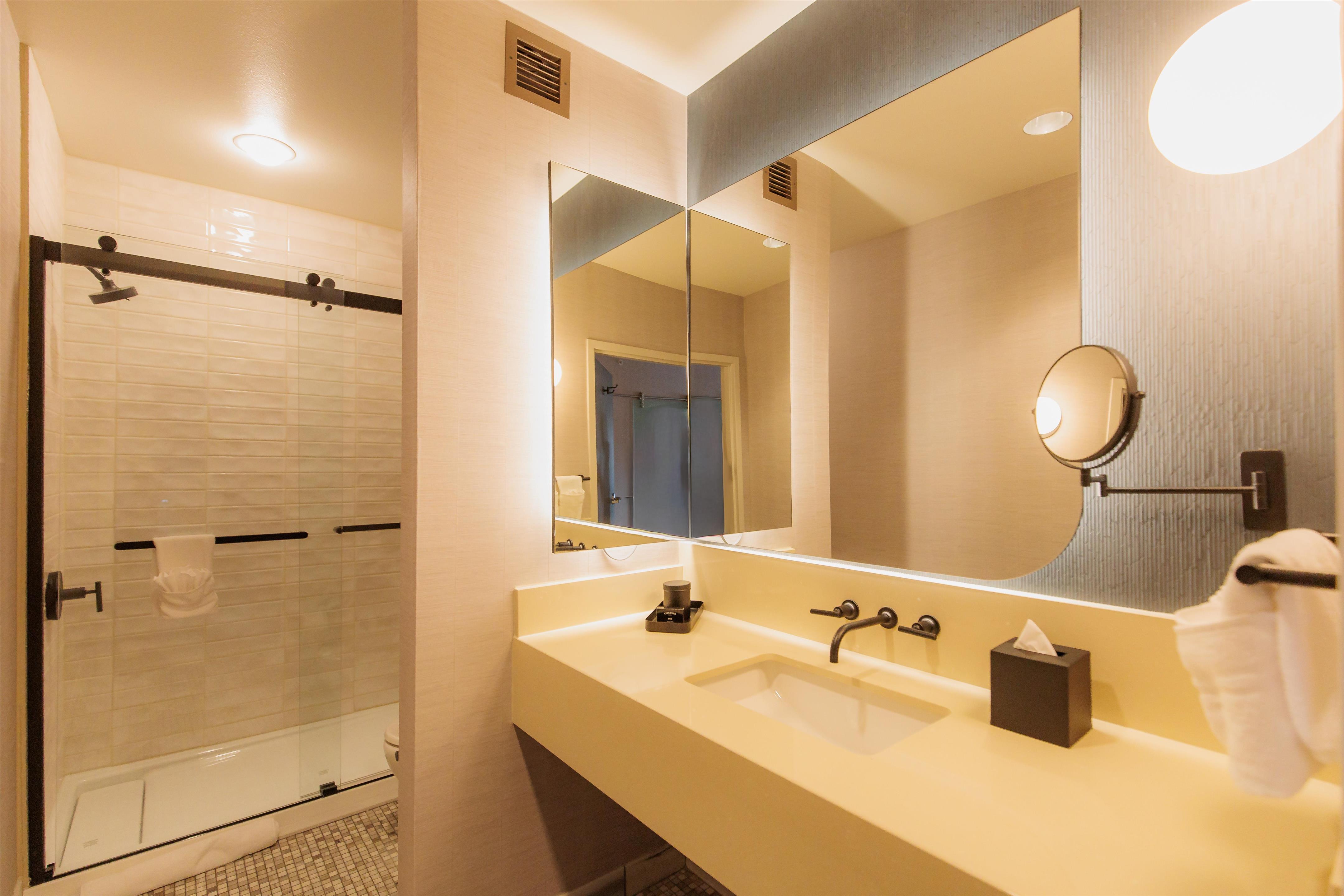 Guest room bath