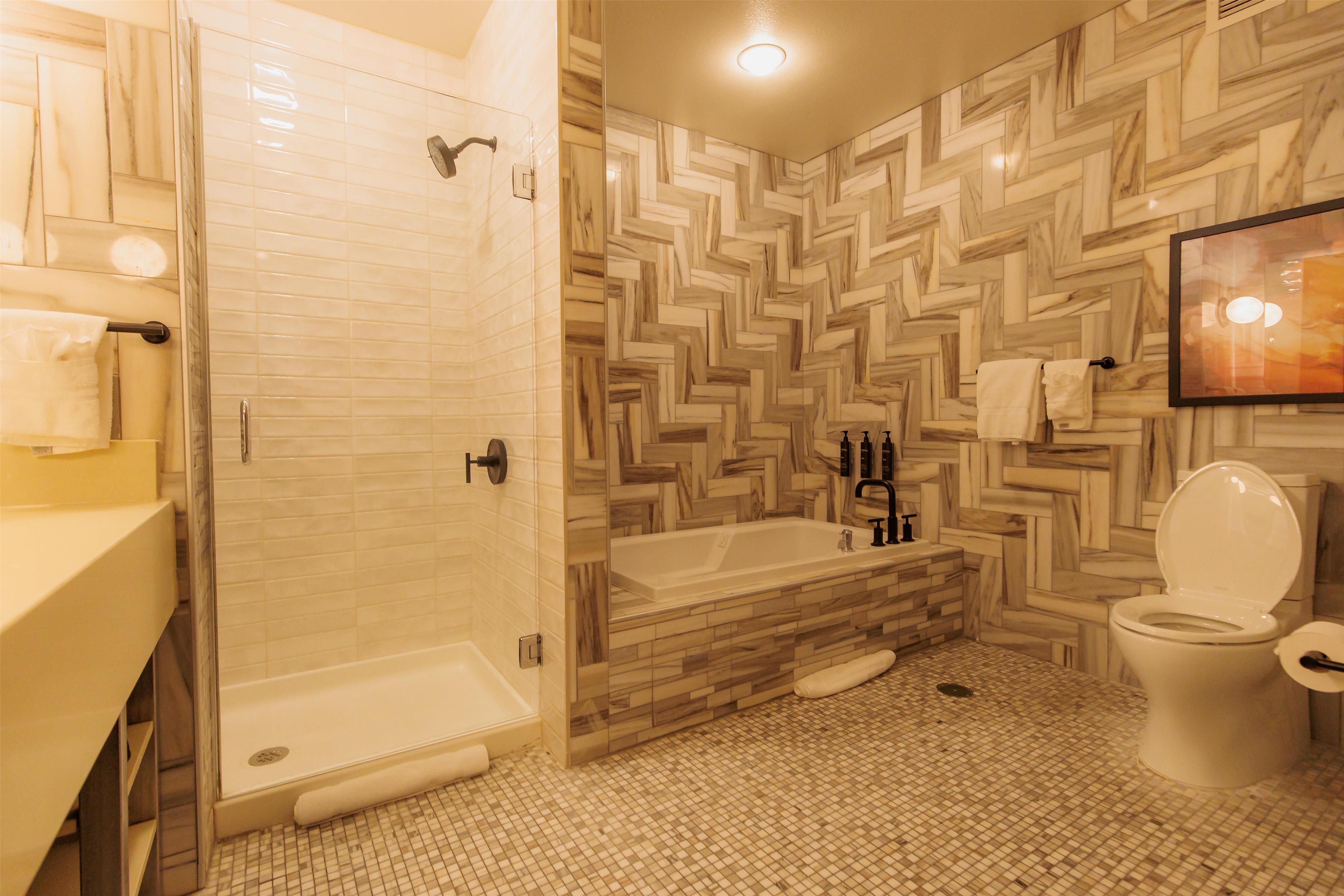 Guest room bath