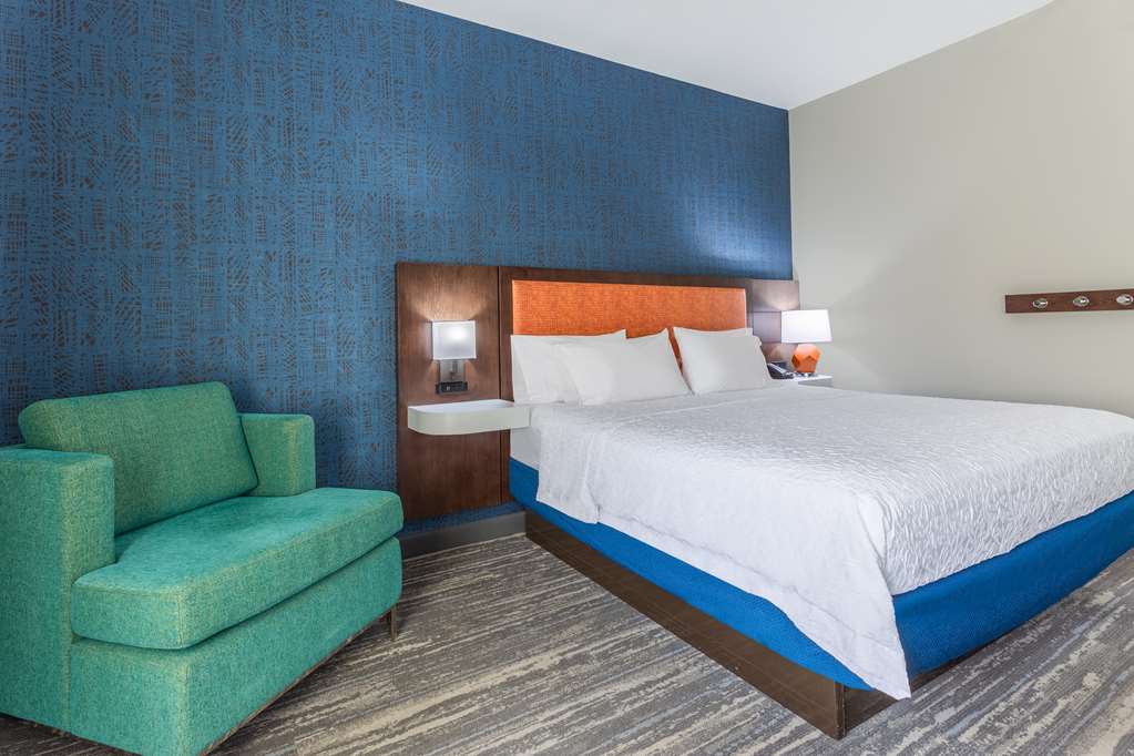Hampton Inn by Hilton Sioux Falls - Tap to explore photos