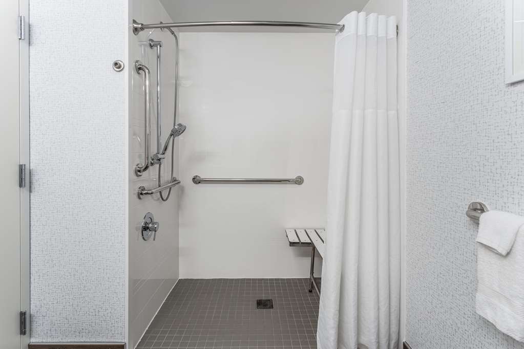 Hampton Inn by Hilton Sioux Falls - Tap to explore photos