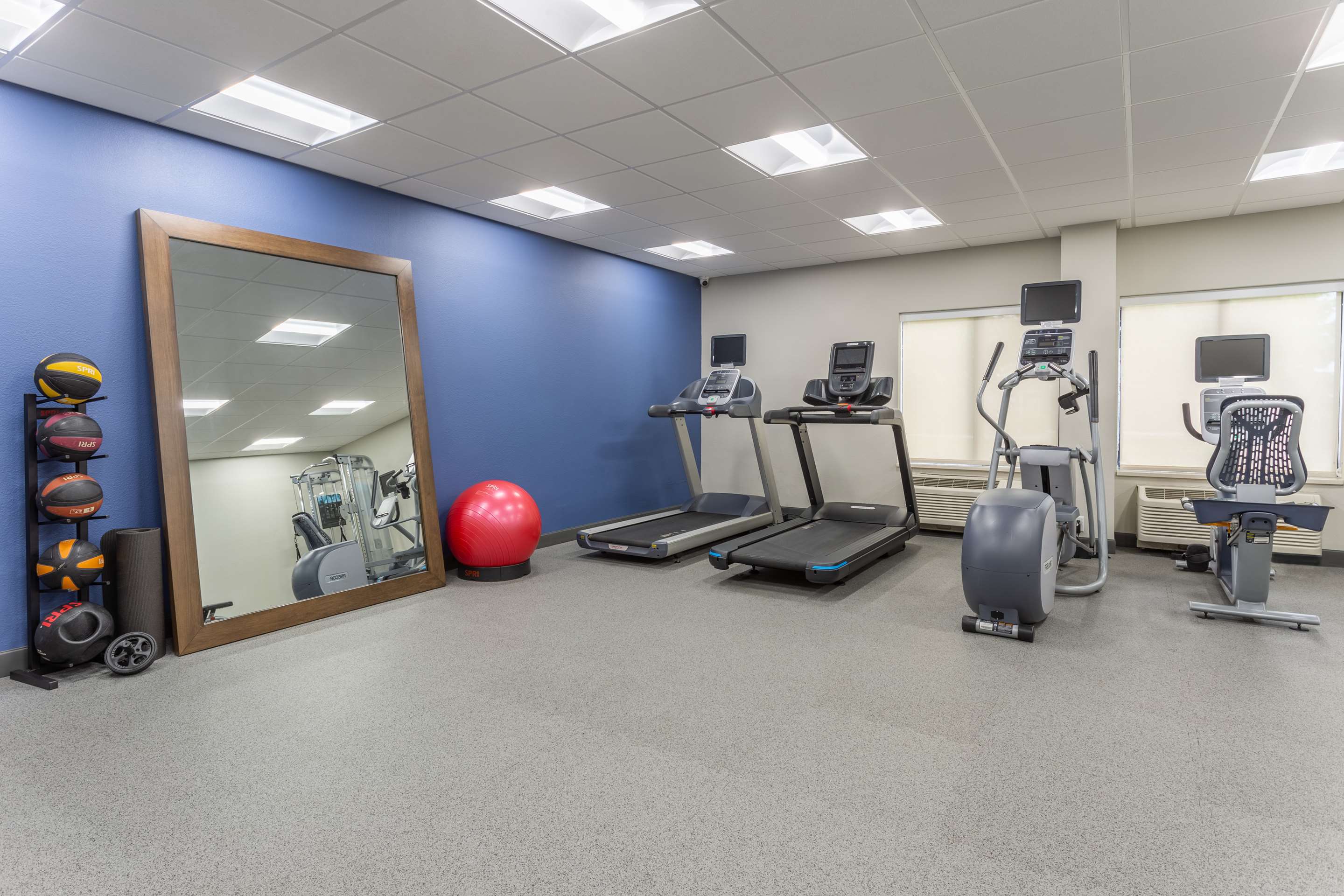 Health club fitness center gym | Hampton Inn Sioux Falls