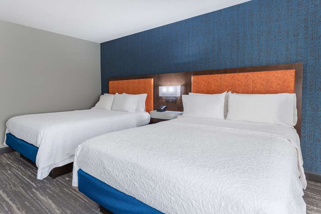 Hampton Inn Sioux Falls-guestroom-Guest Room,On-Site.jpg