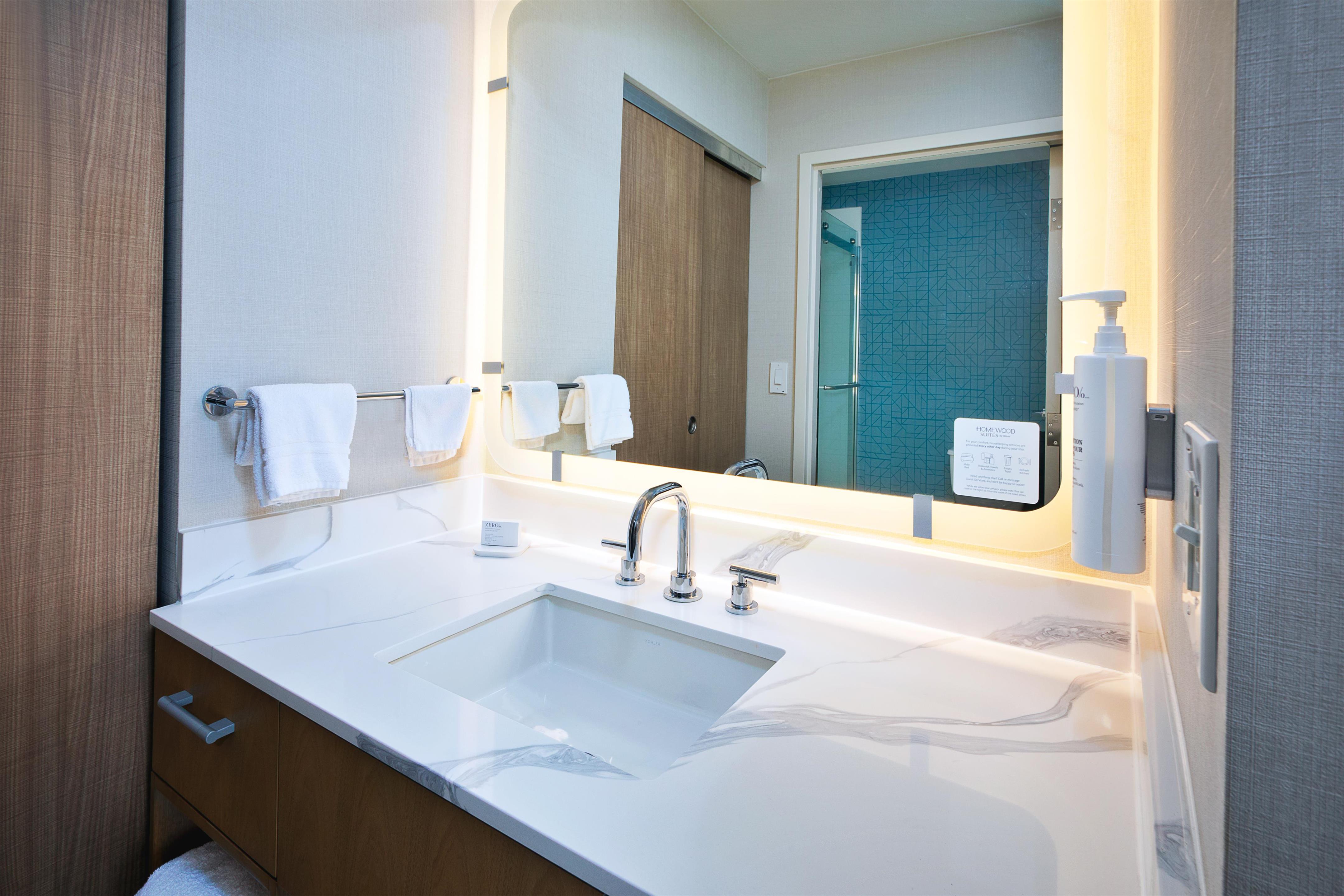 Guest room bath