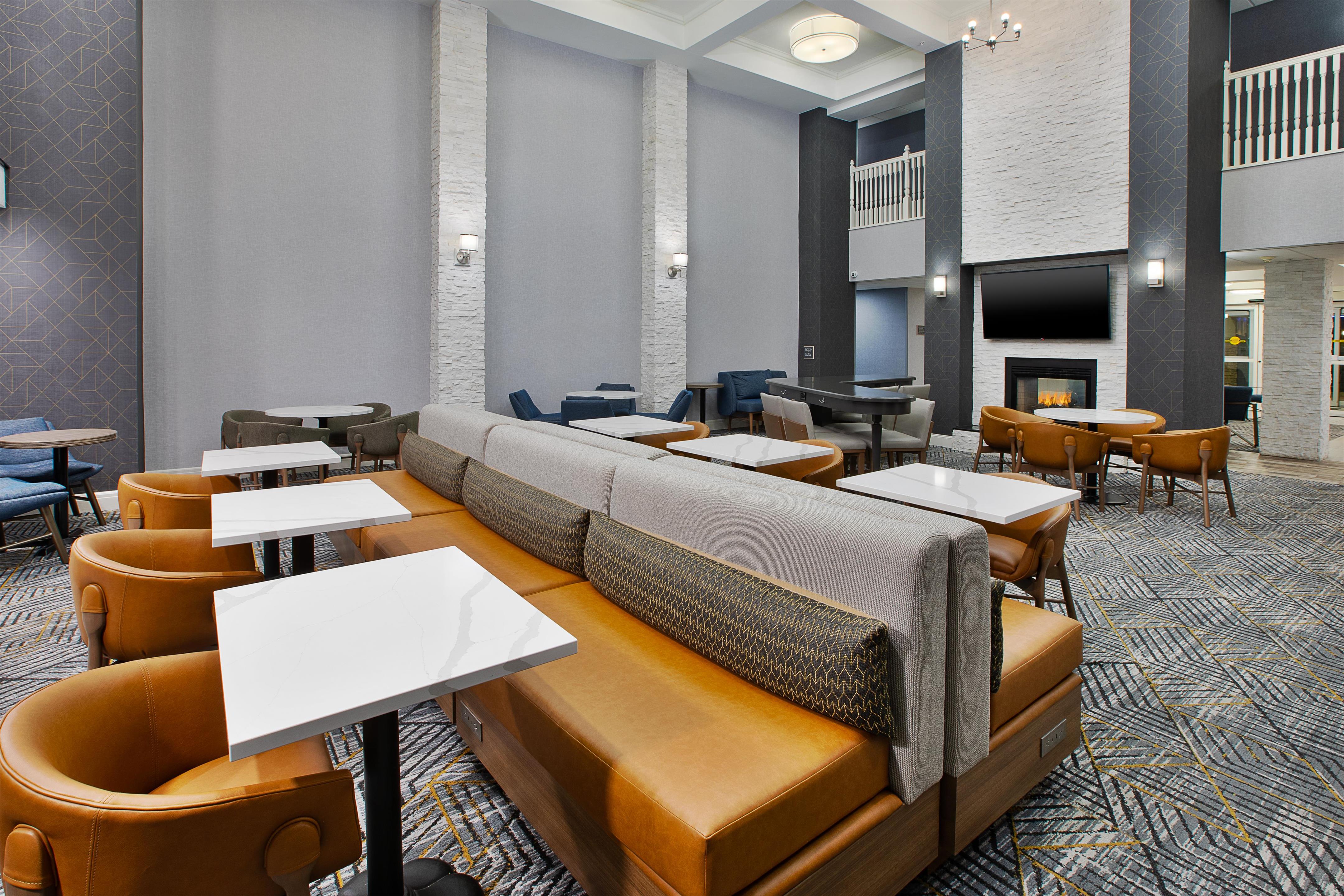 Lobby | Homewood Suites by Hilton Sioux Falls