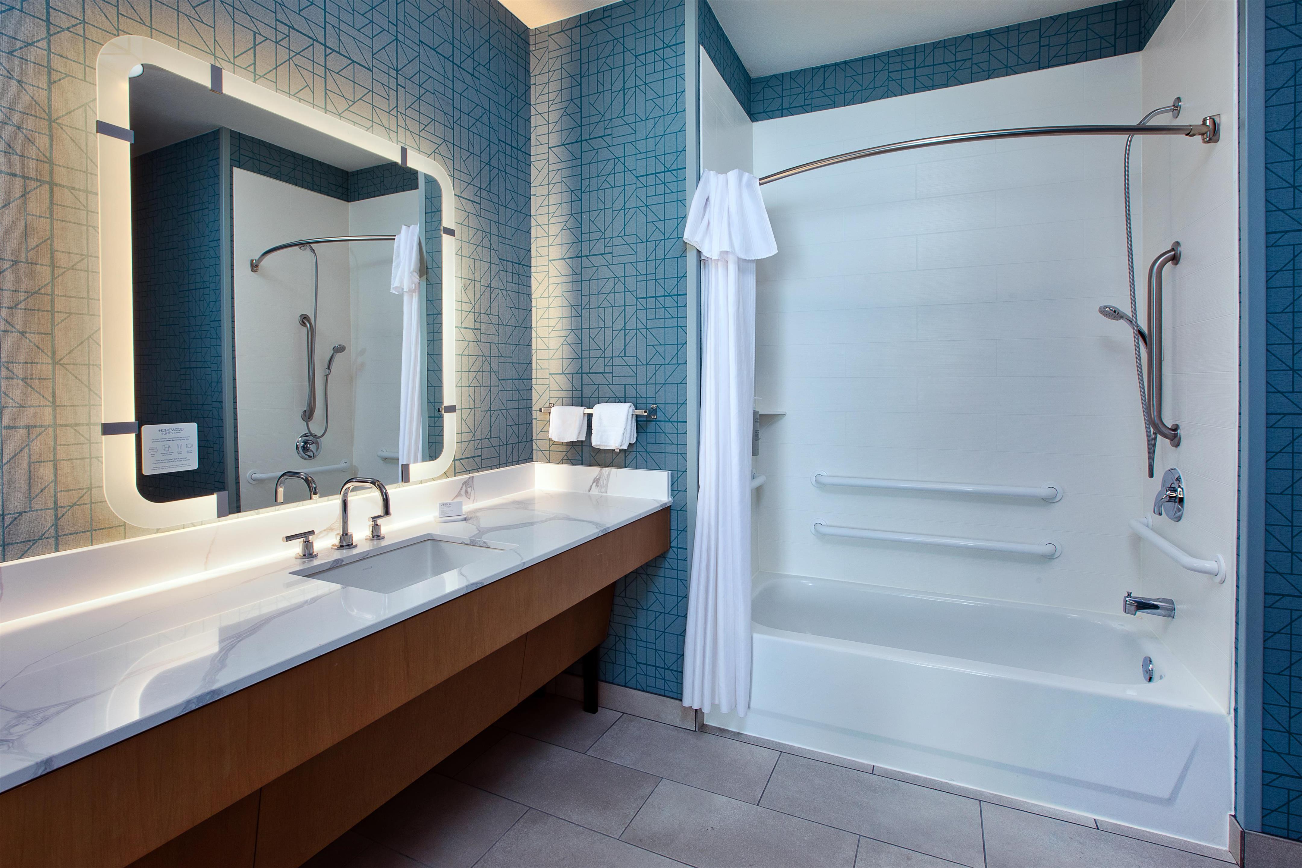 Guest room bath