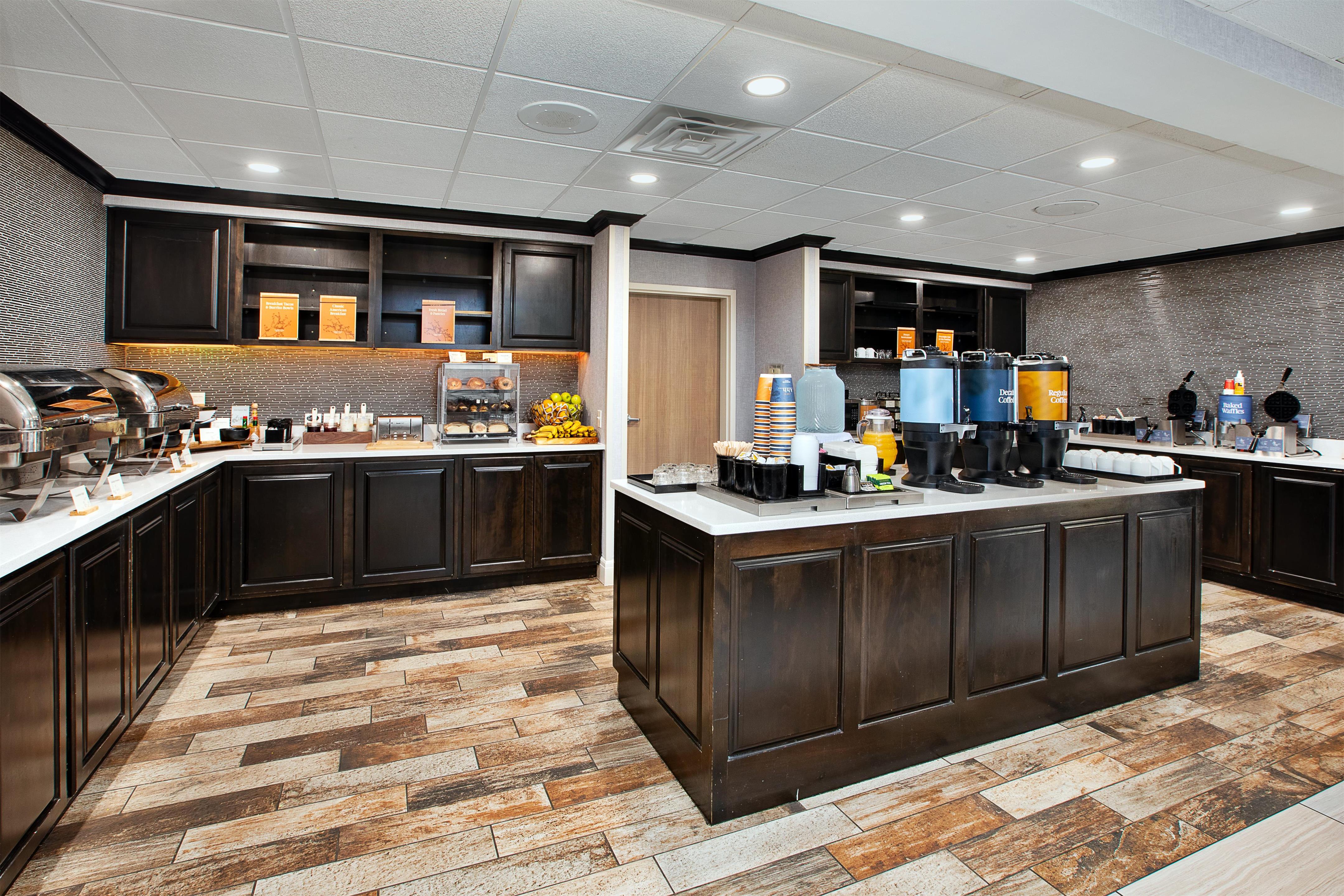 Breakfast Area | Homewood Suites by Hilton Sioux Falls