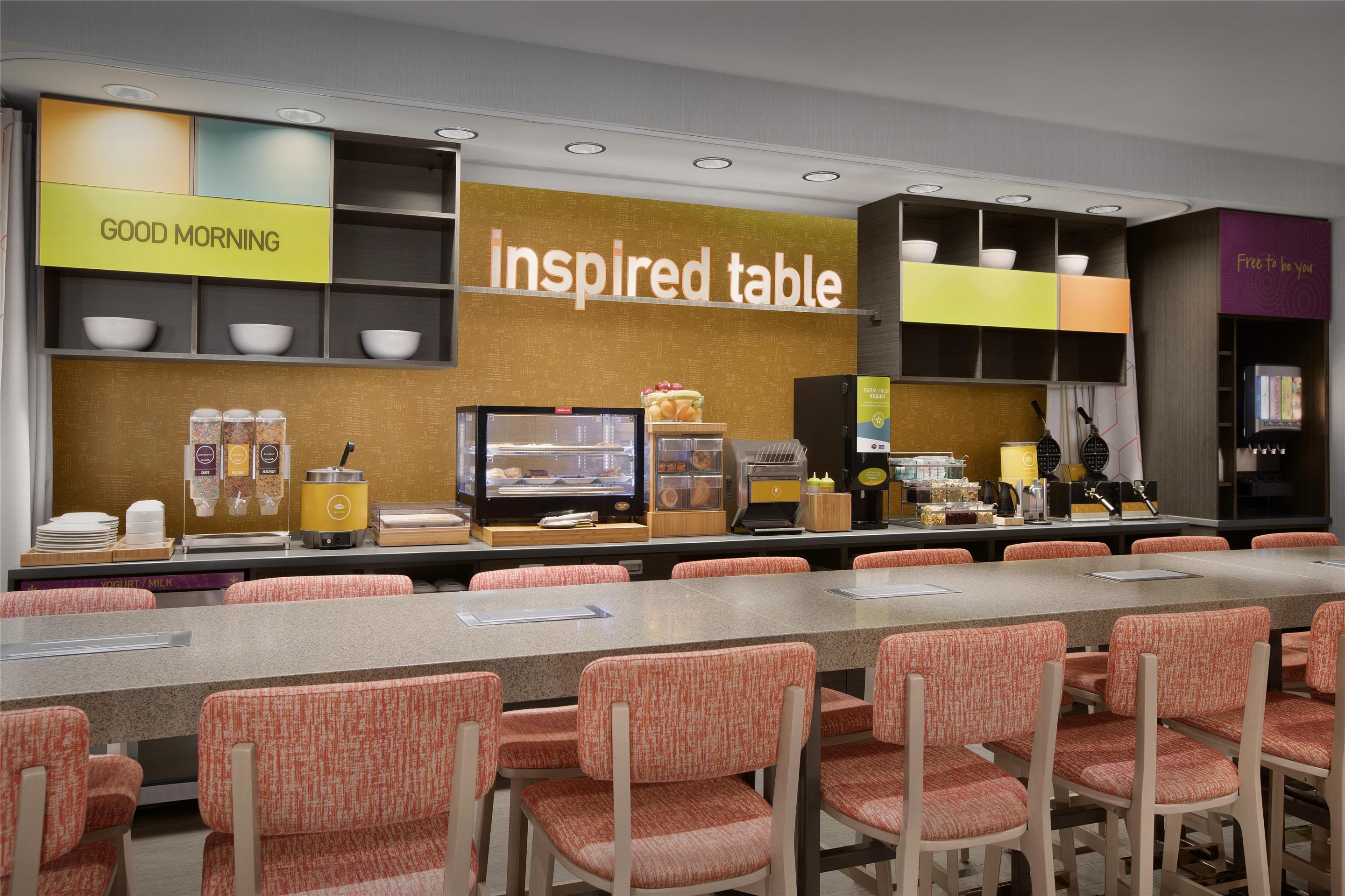 Breakfast Area | Home2 Suites By Hilton Sioux Falls/Sanford Medical Center