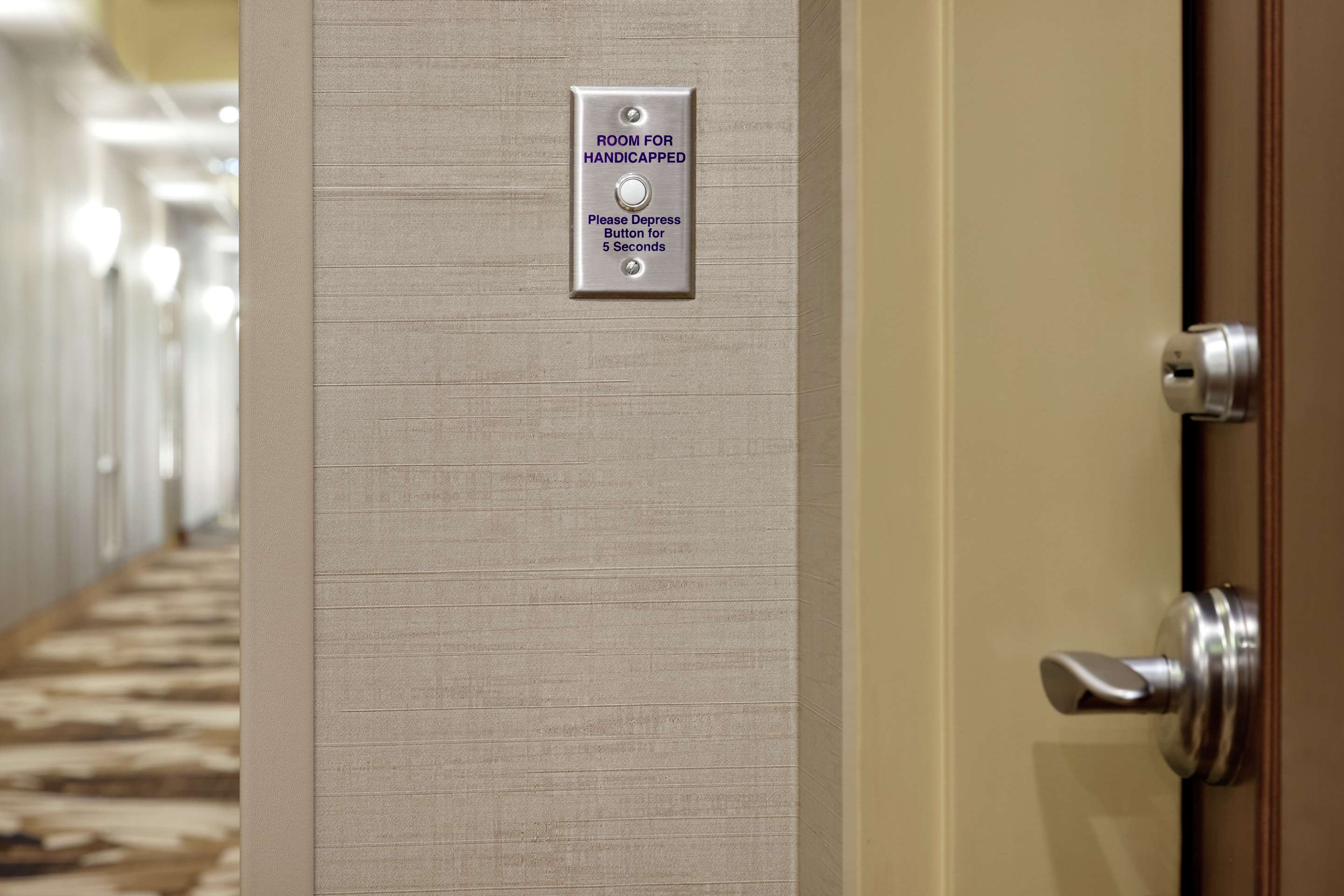 2 Queen Hearing Accessible Suite Non-smoking