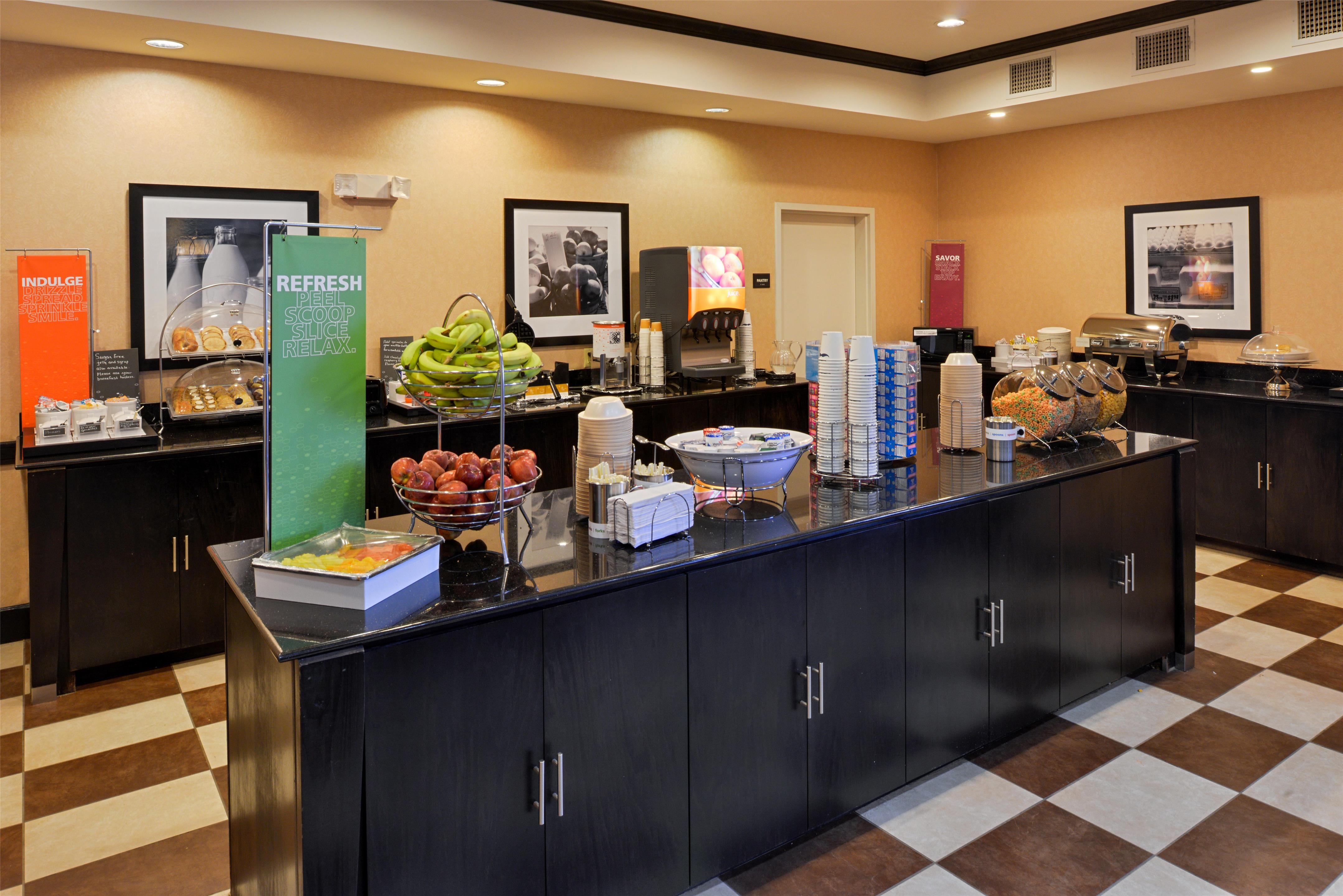 Restaurant | Hampton Inn Pecos