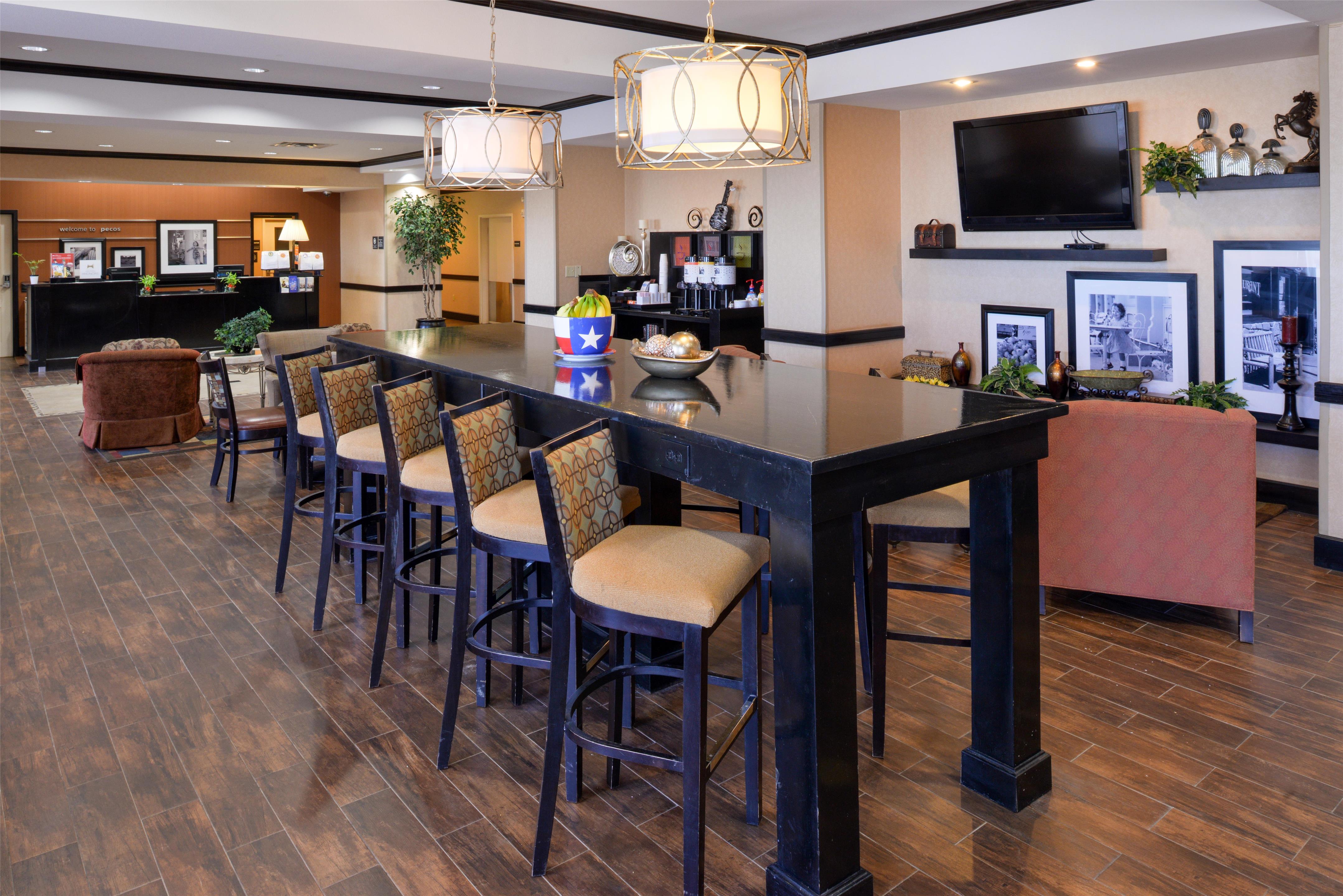 Restaurant | Hampton Inn Pecos