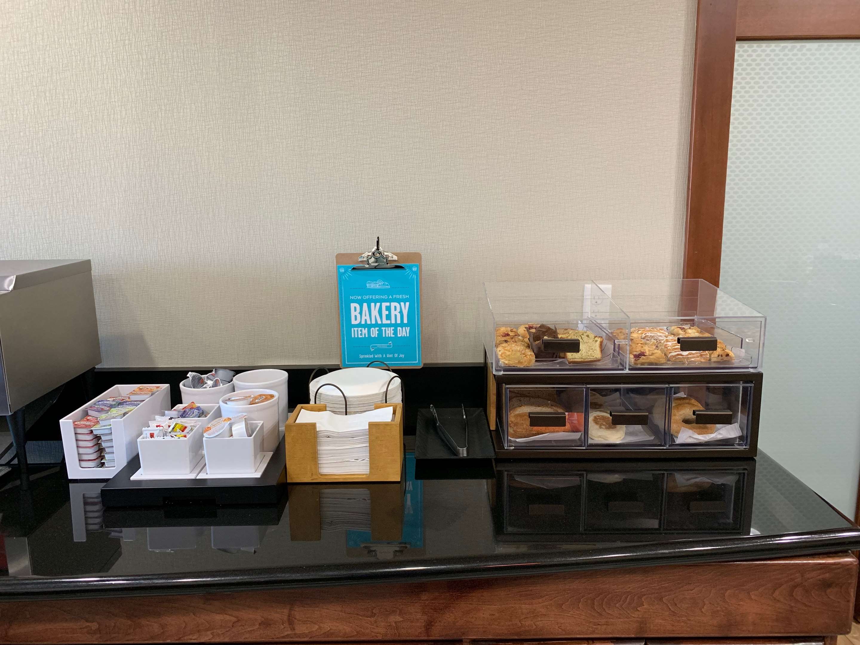 Breakfast Area | Hampton Inn Fort Stockton