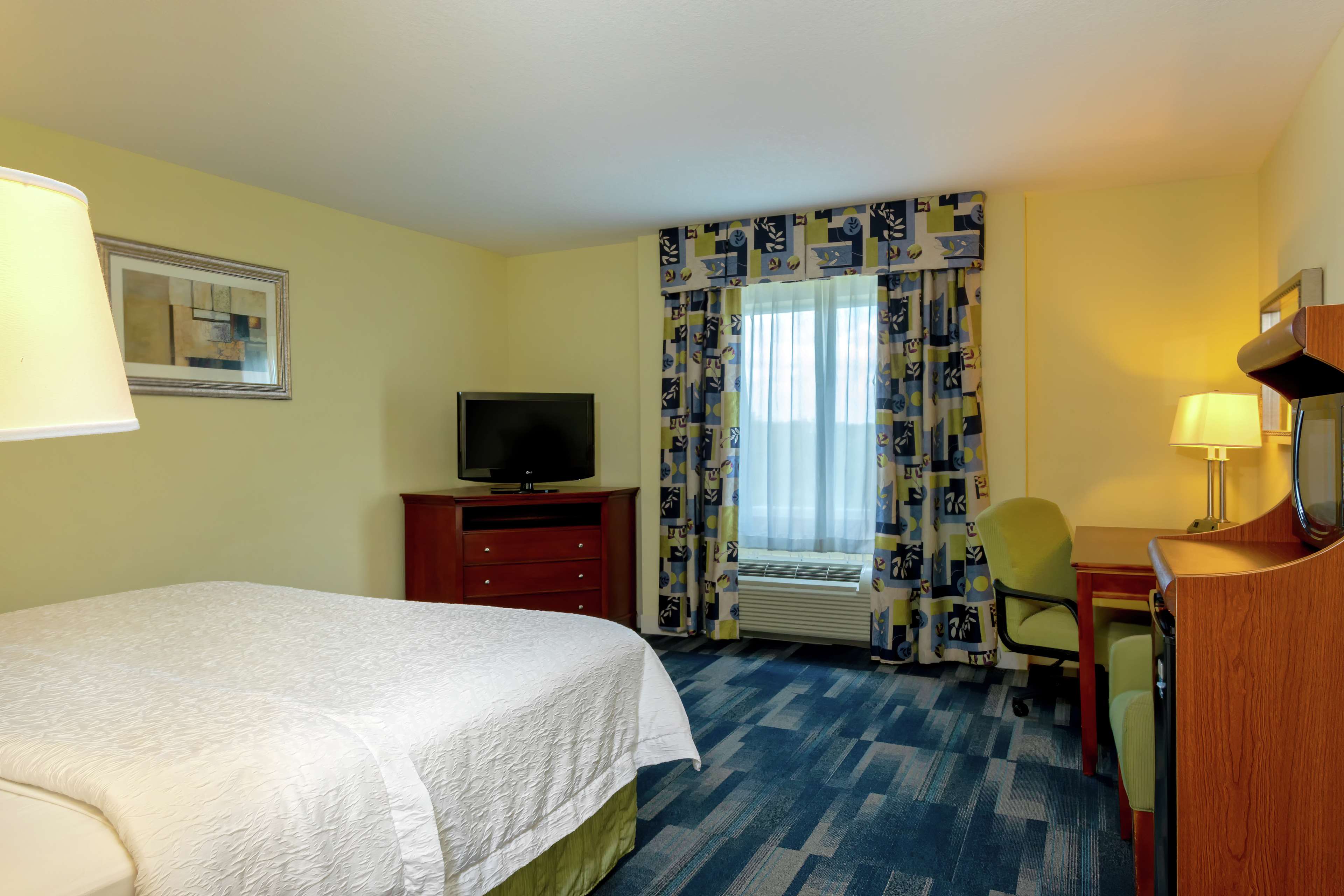Hampton Inn & Suites Ft. Pierce Room Type - 1KNG MOB HEAR ACC W TUB NS