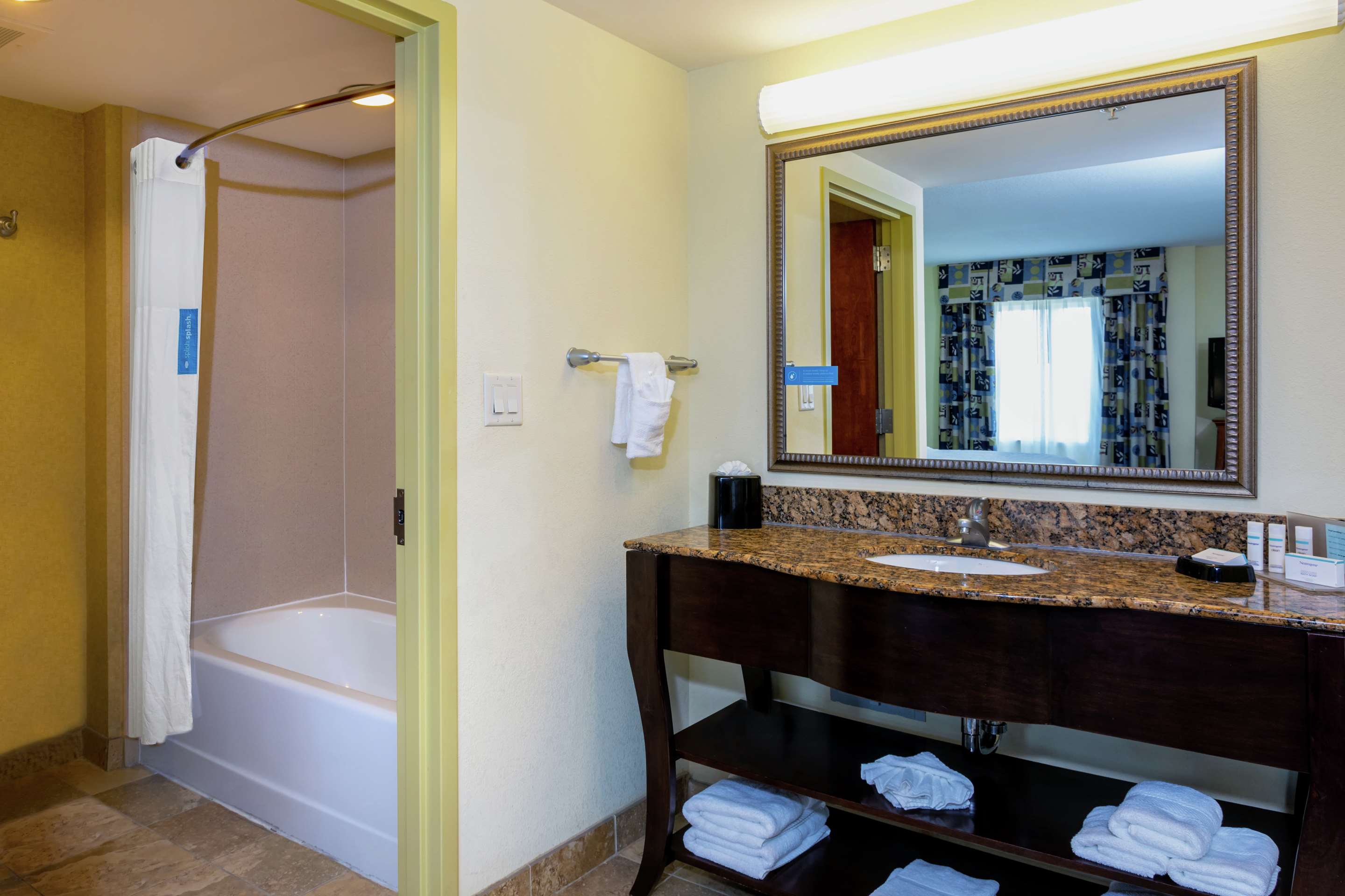 Guest room bath