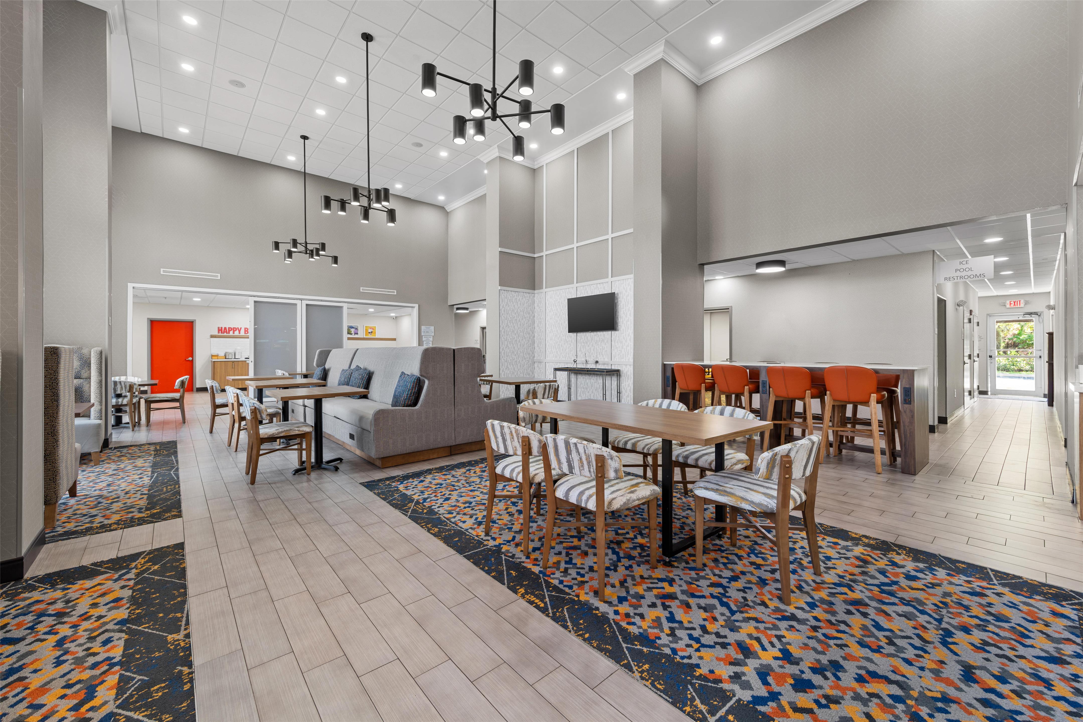 Breakfast Area | Hampton Inn & Suites Ft. Pierce
