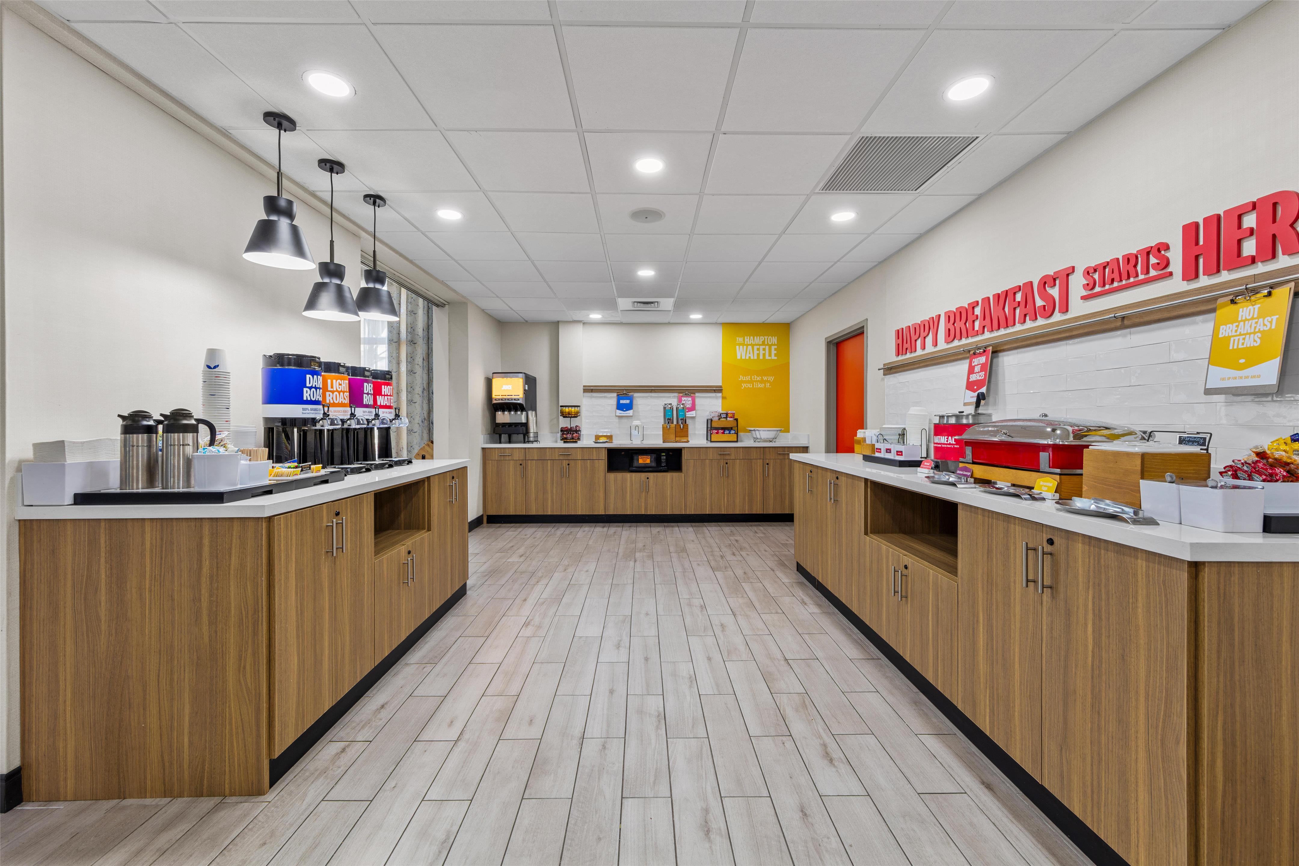 Breakfast Area | Hampton Inn & Suites Ft. Pierce