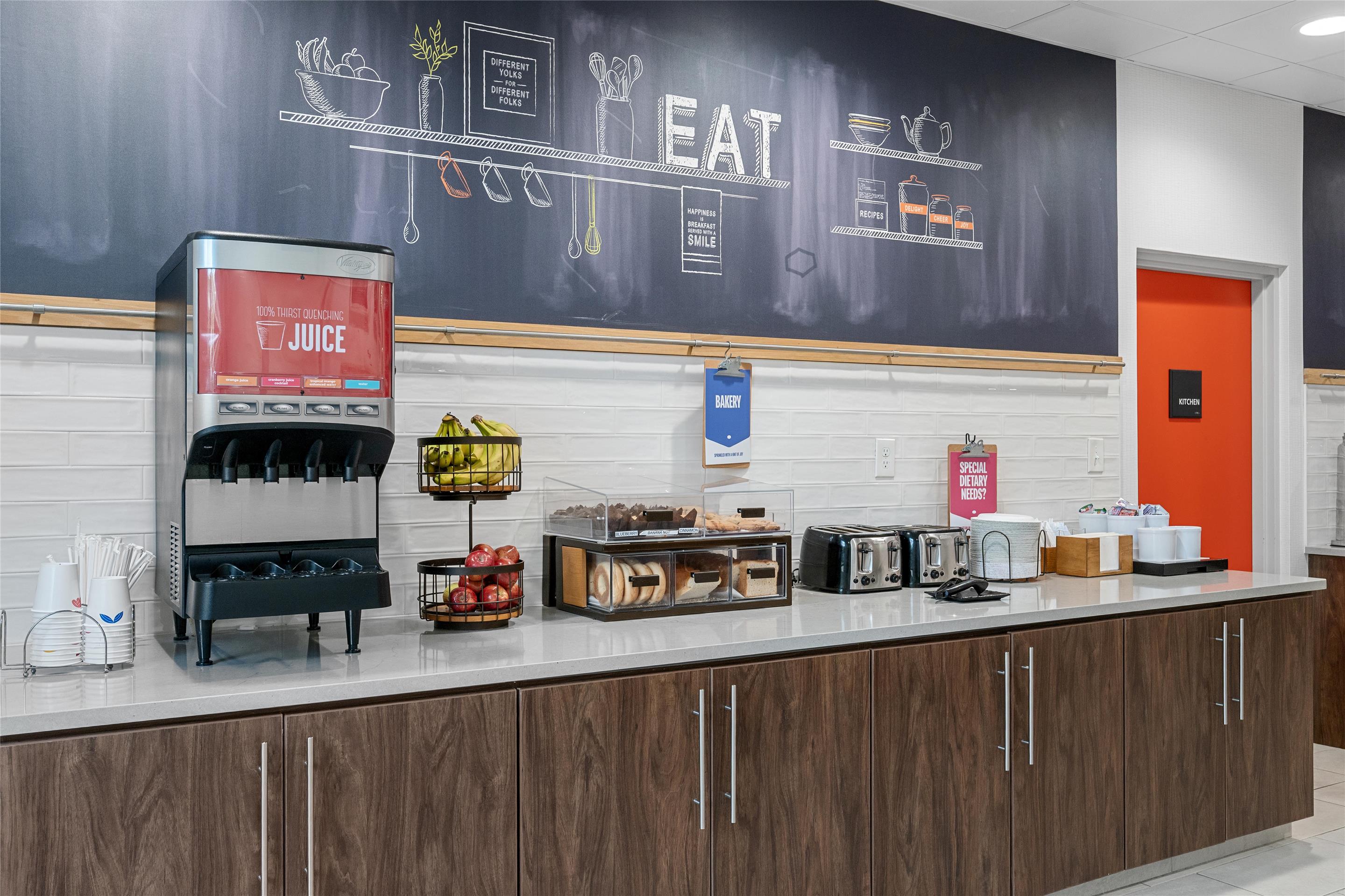 Breakfast Area | Hampton Inn Front Royal
