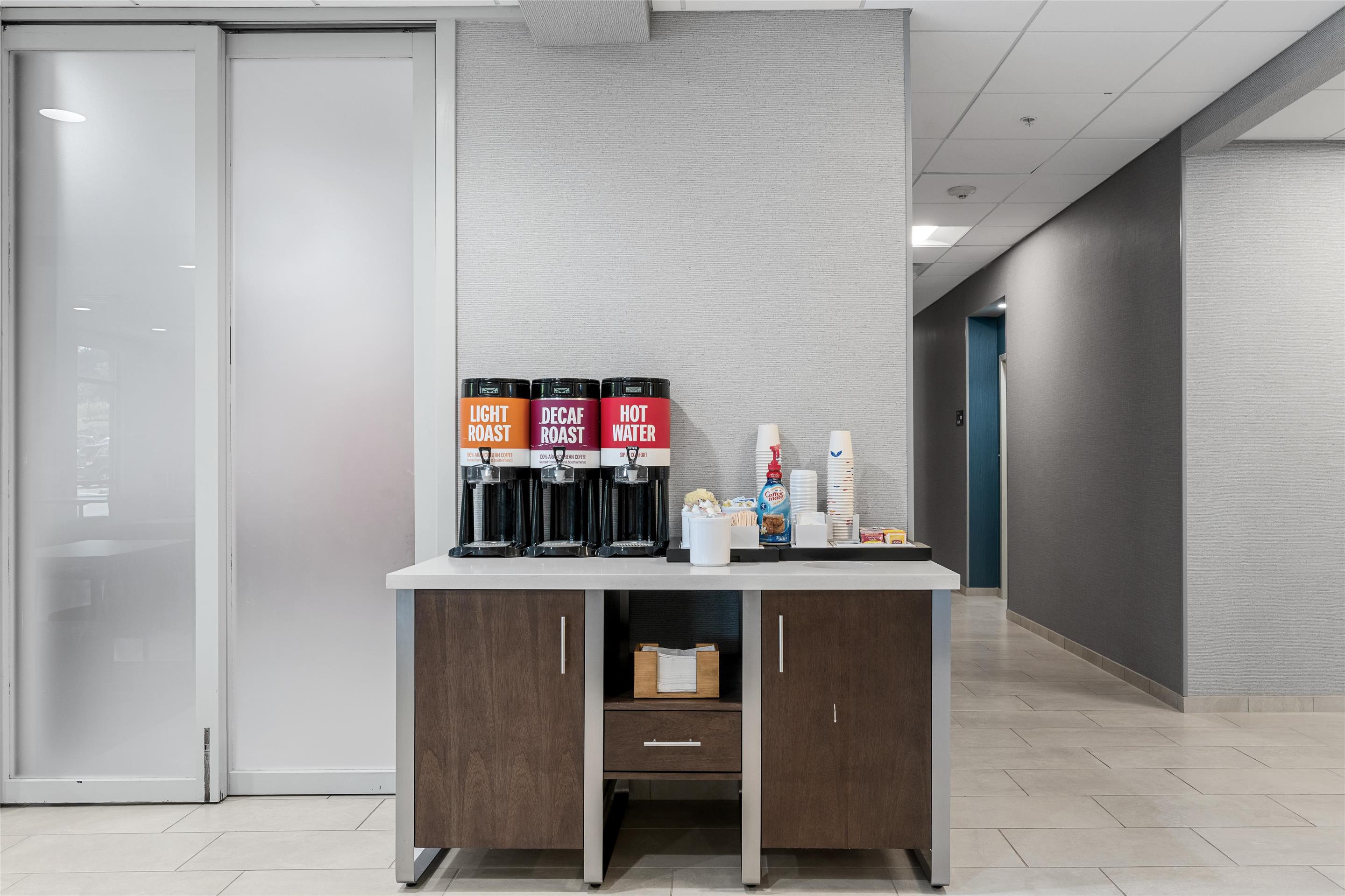 Restaurant | Hampton Inn Front Royal
