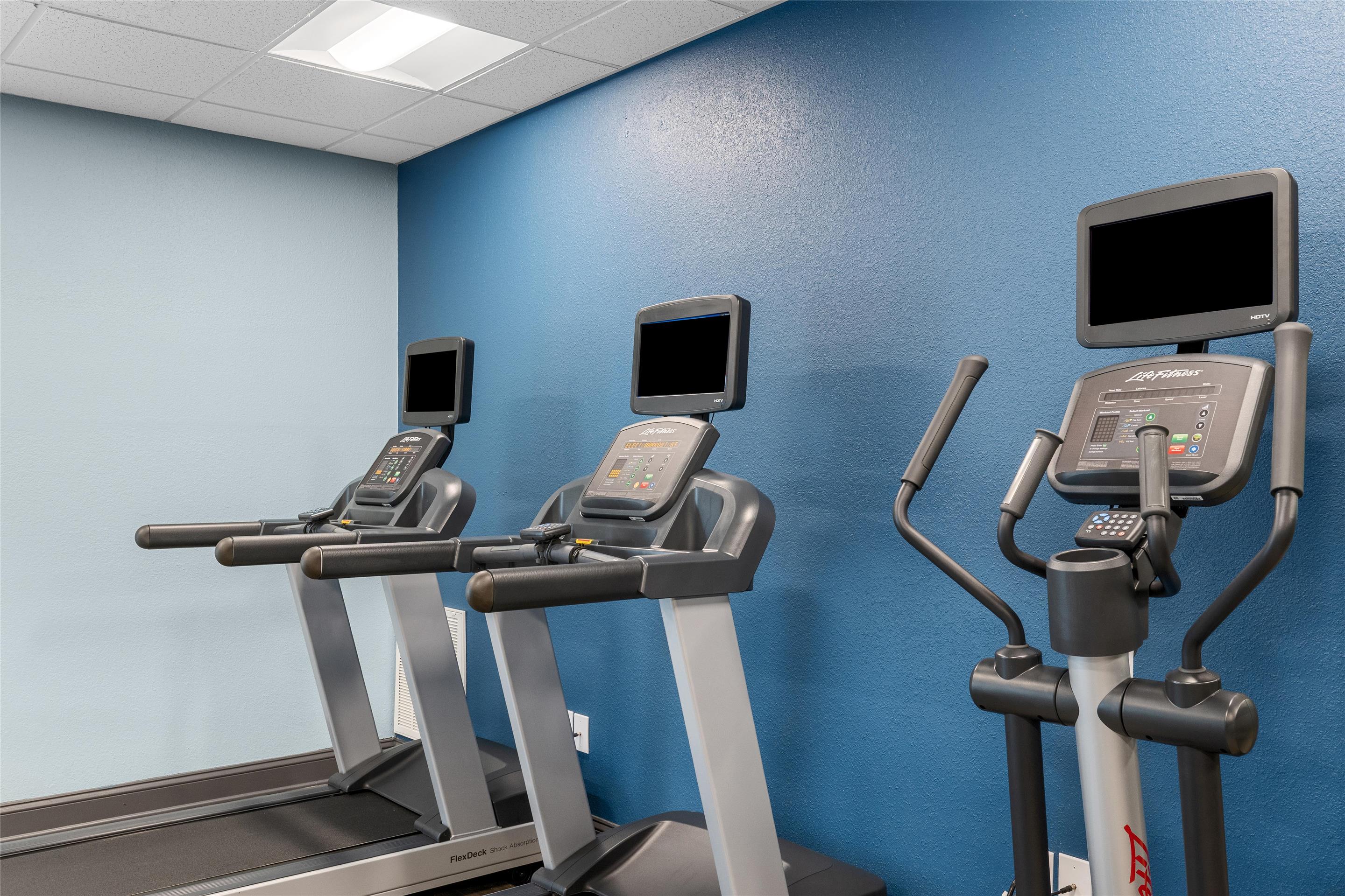 Health club fitness center gym | Hampton Inn Front Royal