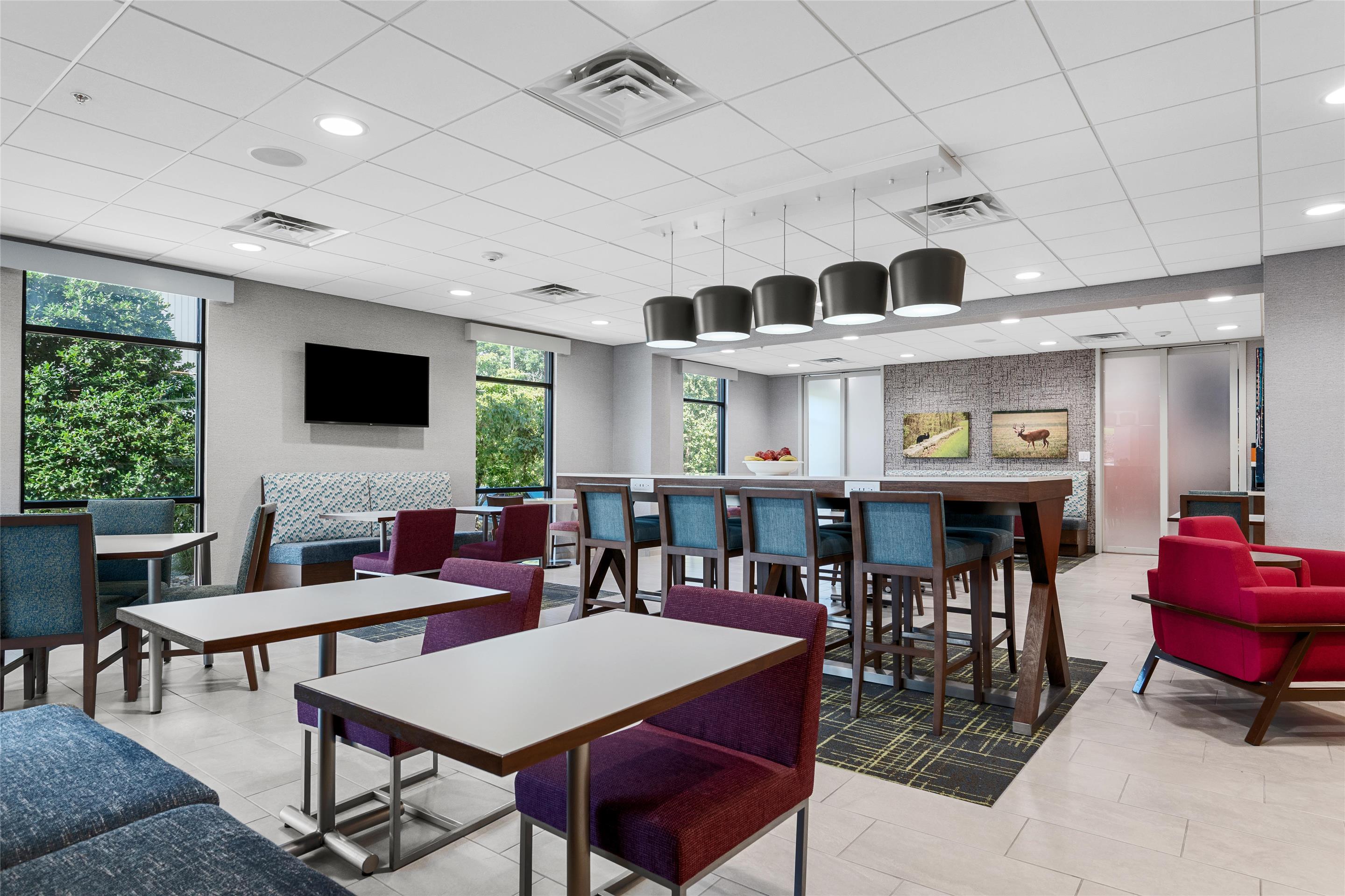 Lobby | Hampton Inn Front Royal