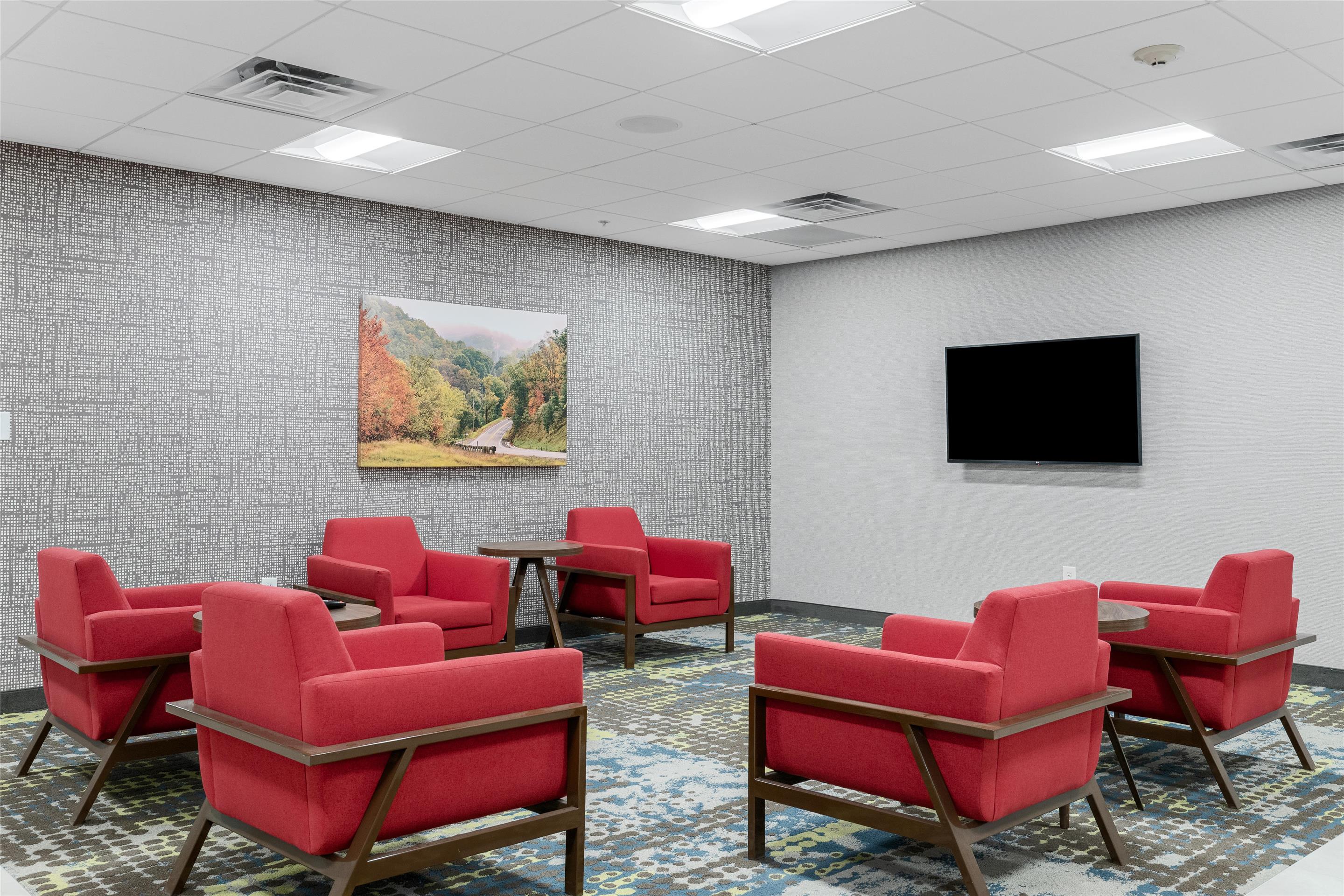 Lobby | Hampton Inn Front Royal