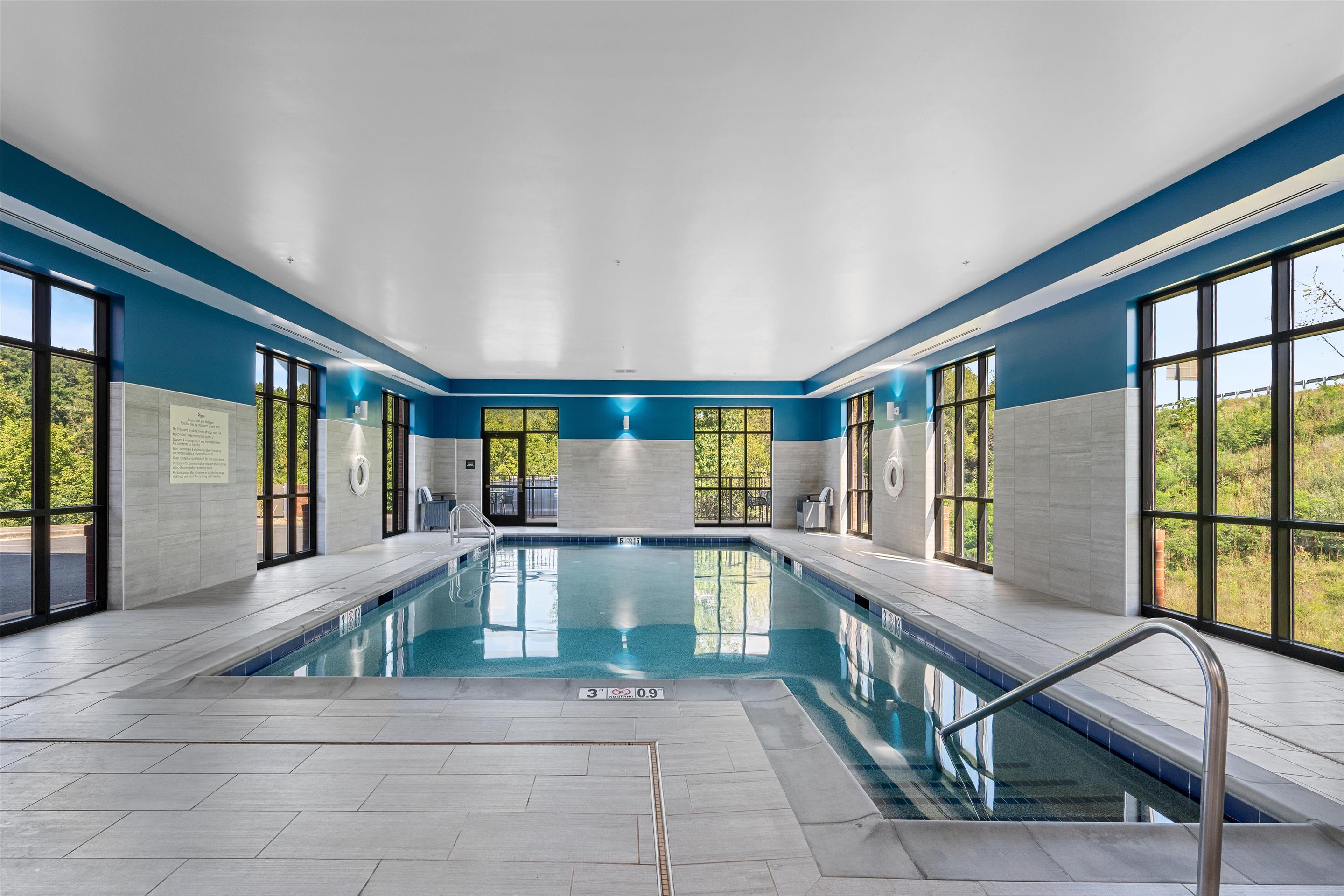 Pool | Hampton Inn Front Royal