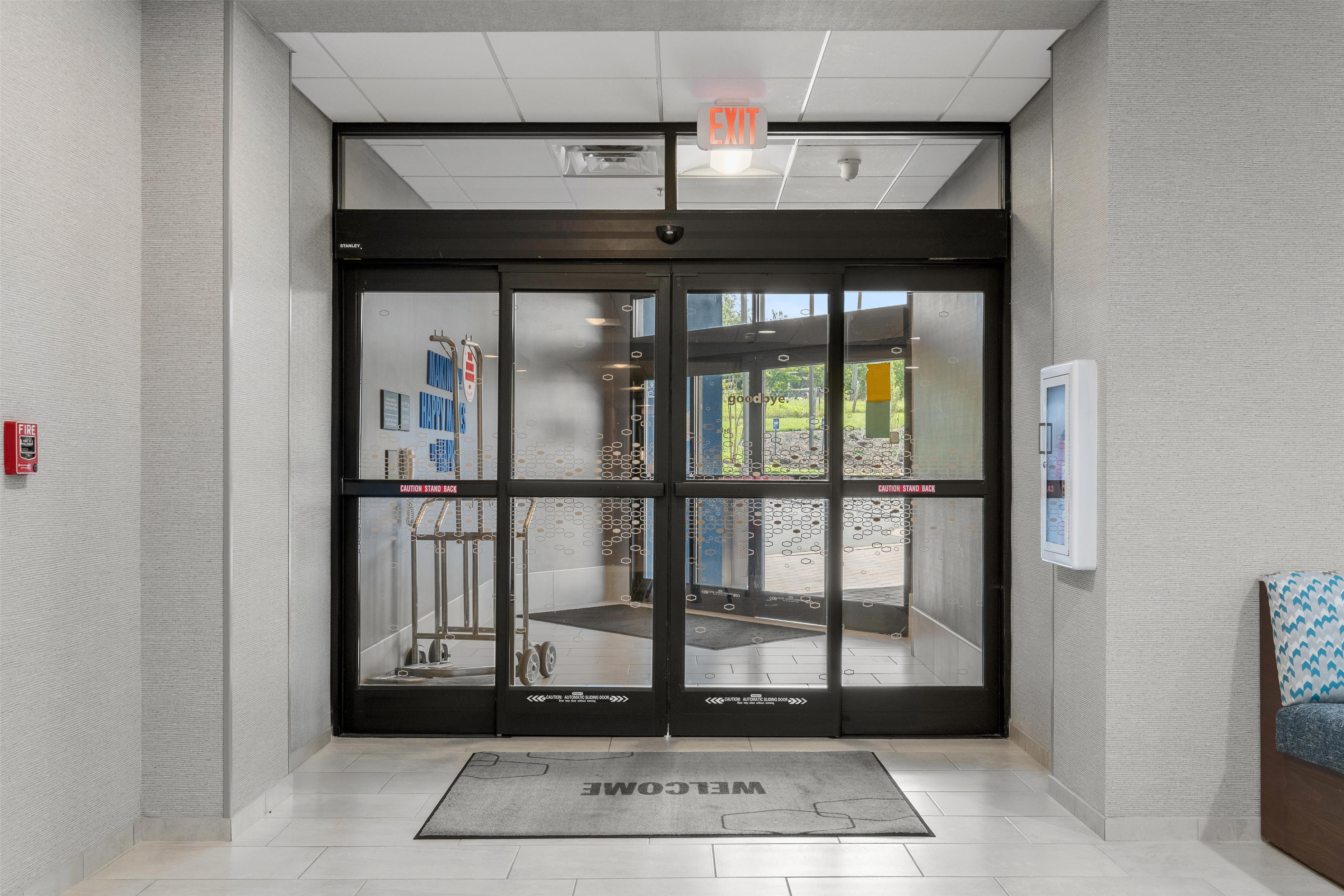 Lobby | Hampton Inn Front Royal