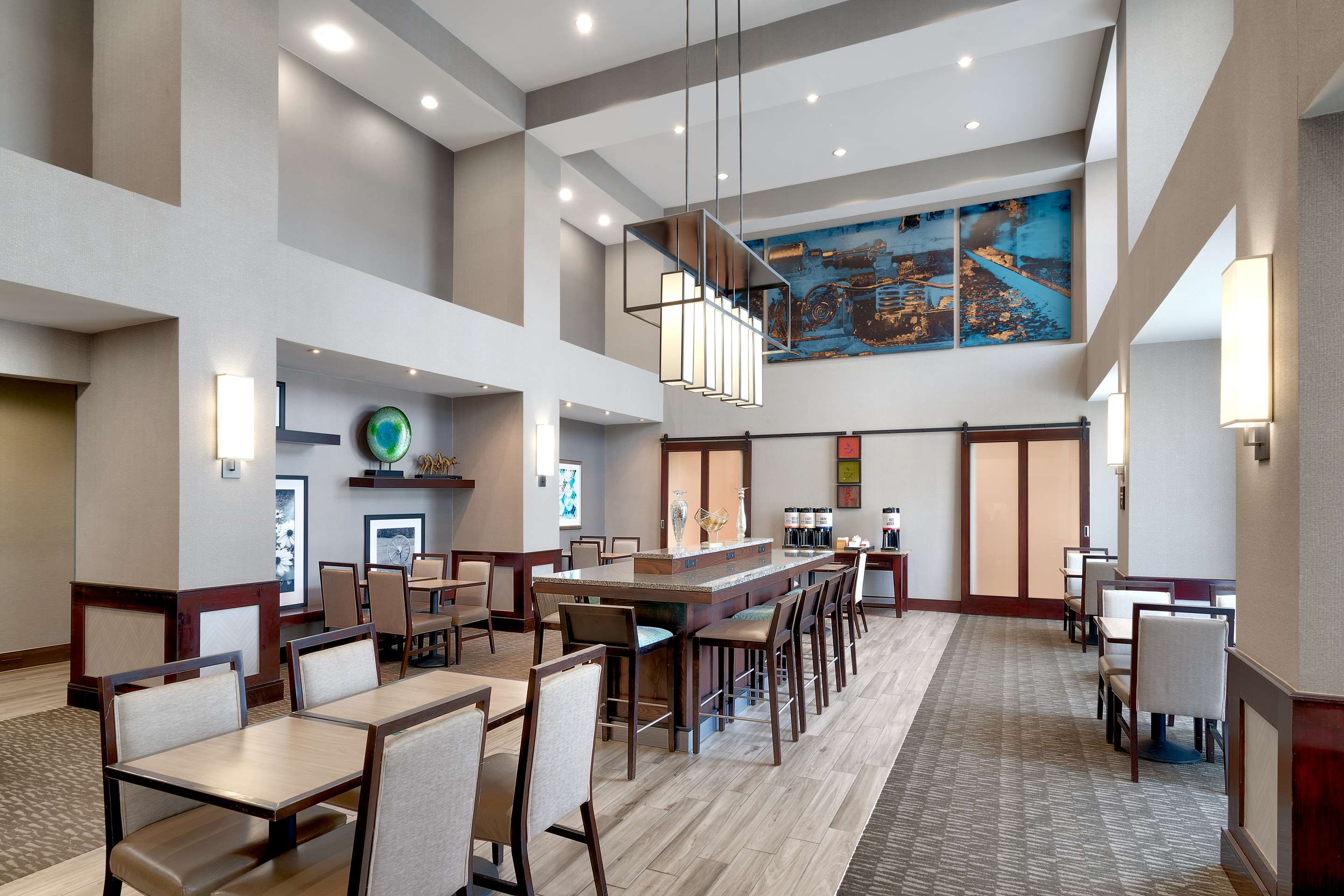 Breakfast Area | Hampton Inn & Suites Ft. Worth-Burleson