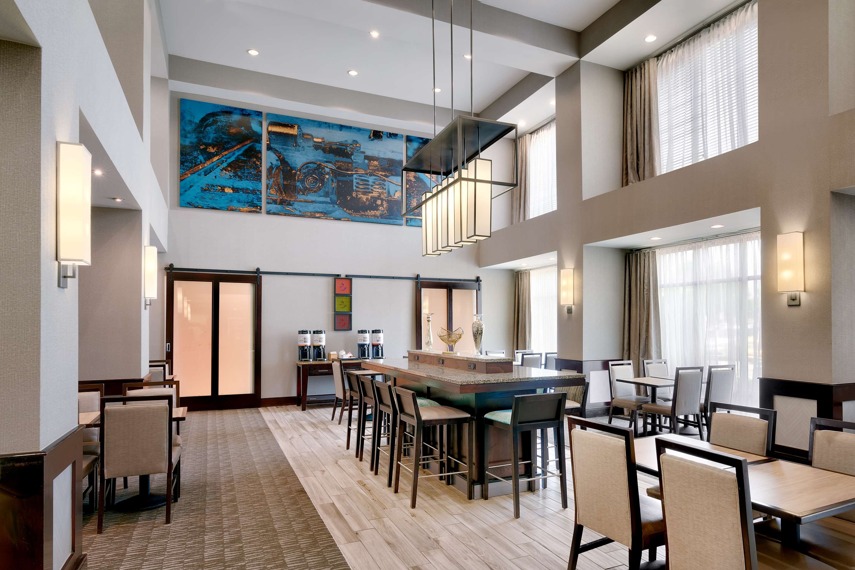 Breakfast Area | Hampton Inn & Suites Ft. Worth-Burleson