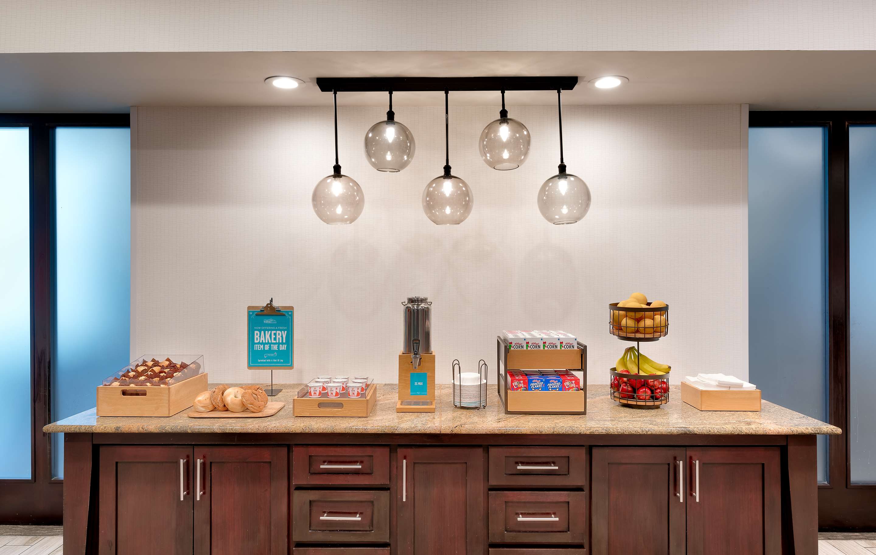 Breakfast Area | Hampton Inn & Suites Ft. Worth-Burleson