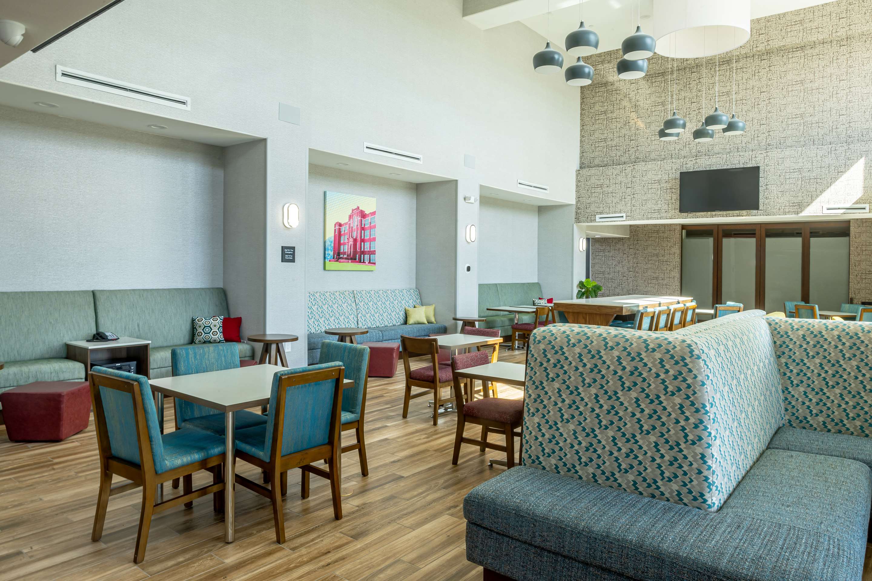 Lobby | Hampton Inn & Suites Cleburne