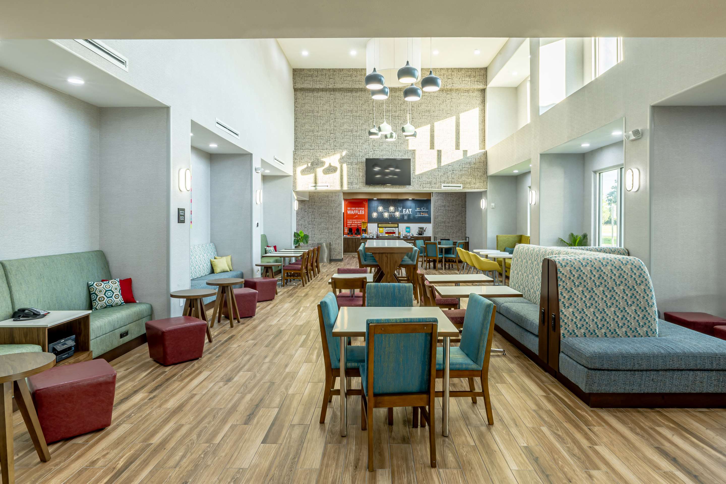 Lobby | Hampton Inn & Suites Cleburne
