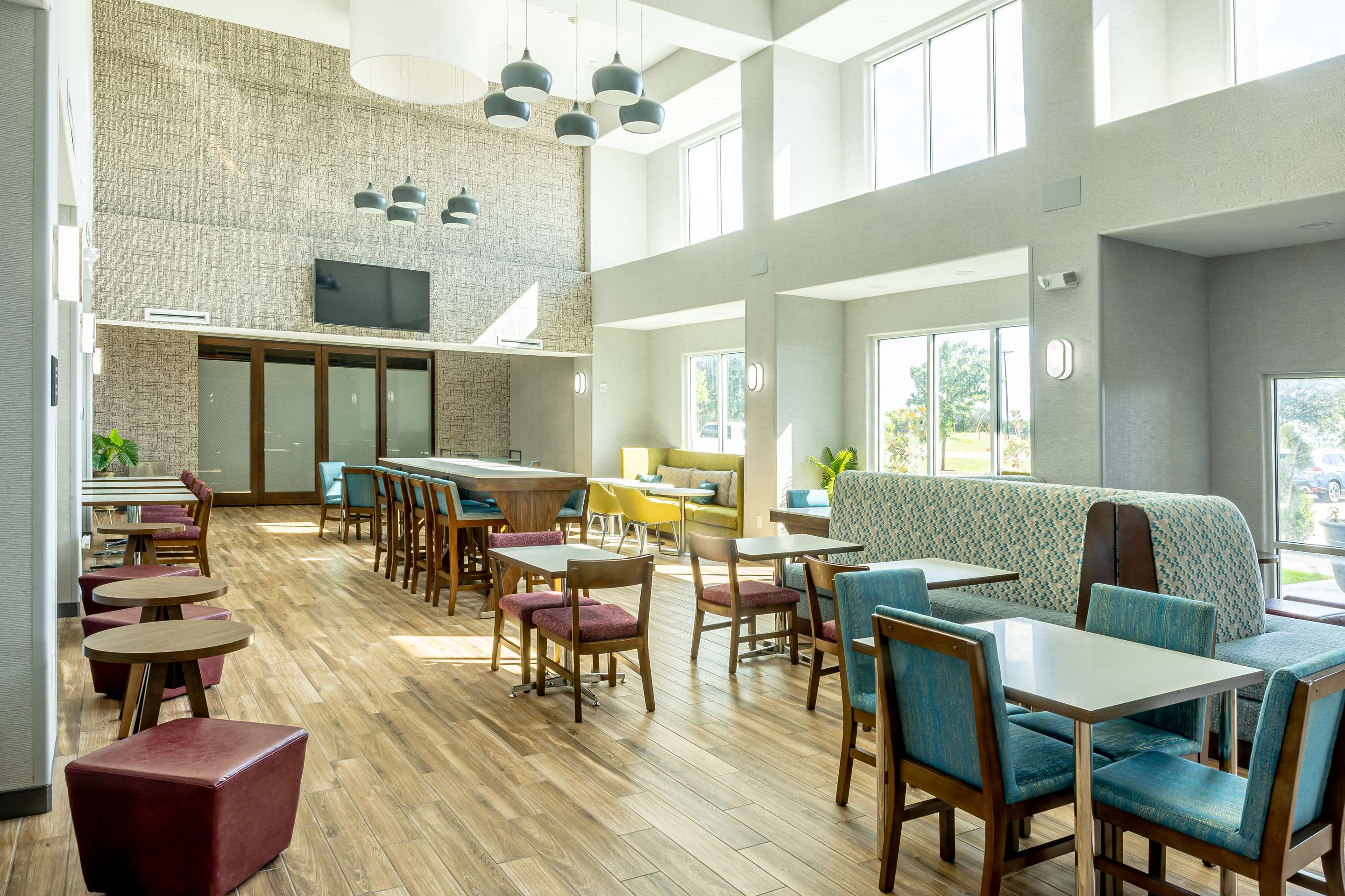 Lobby | Hampton Inn & Suites Cleburne