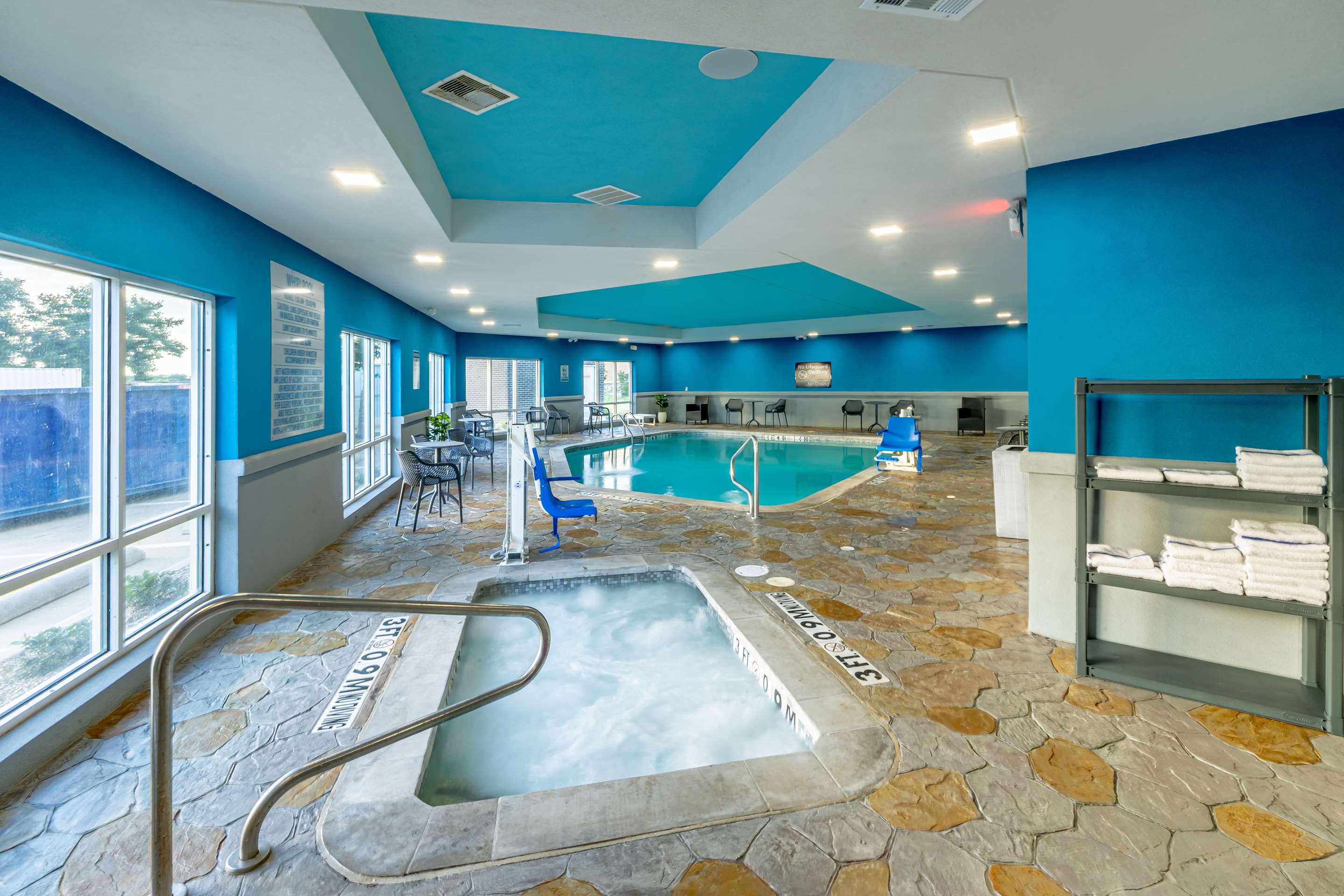 Pool | Hampton Inn & Suites Cleburne