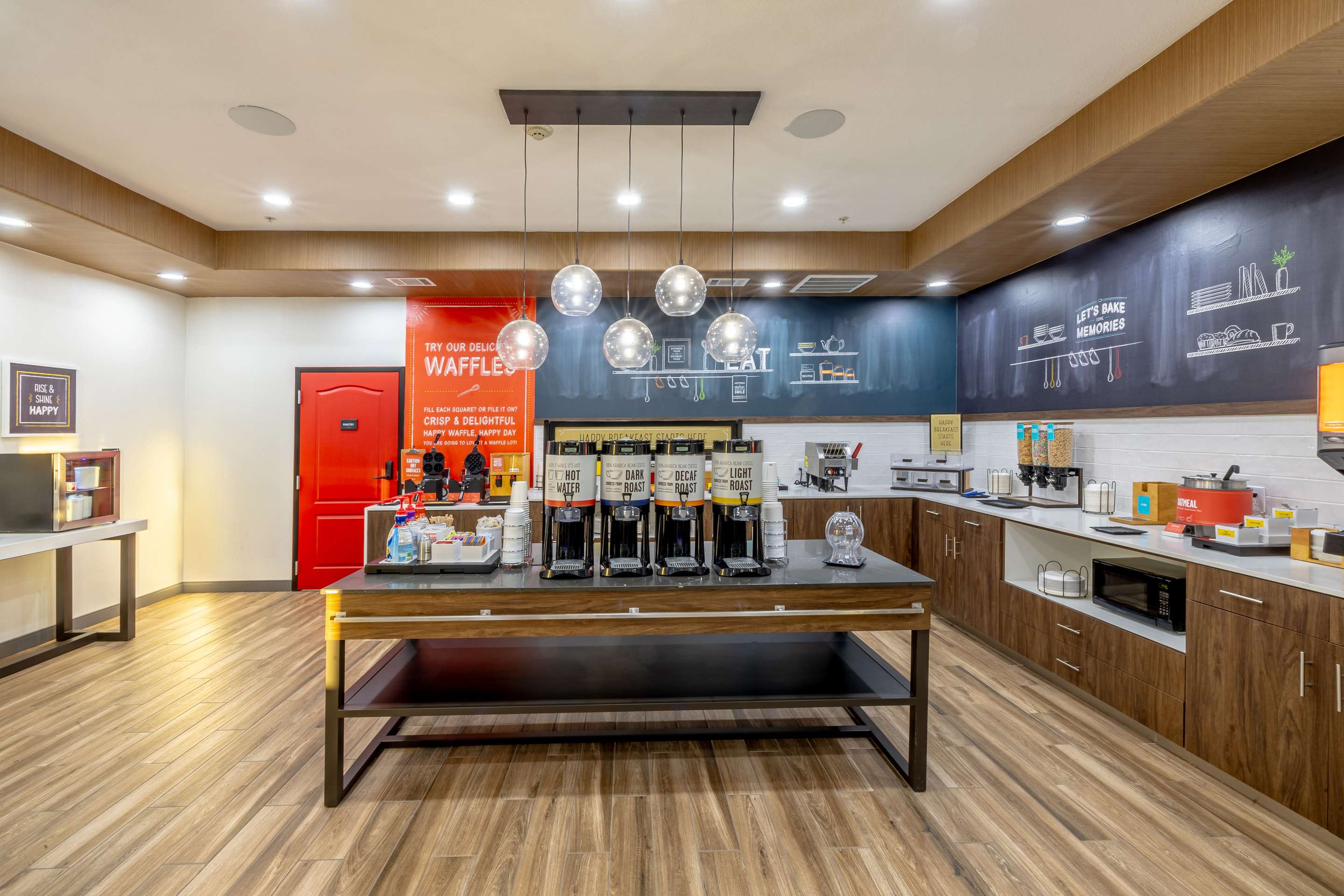 Breakfast Area | Hampton Inn & Suites Cleburne