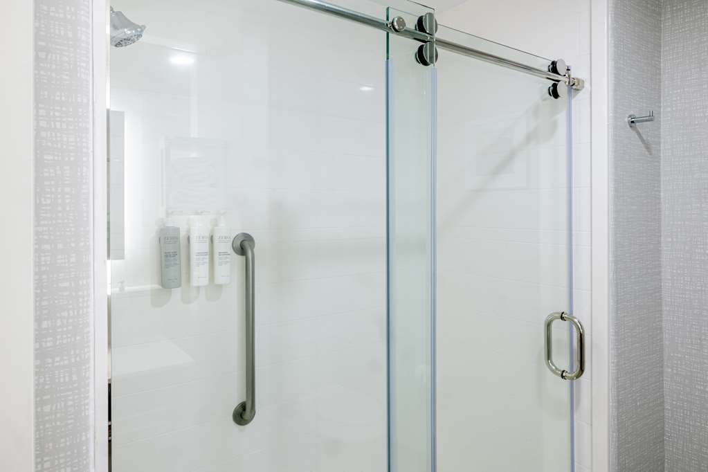 Hampton Inn & Suites Cleburne, TX-guestroom-Guest Room,Bathroom,On-Site.jpg