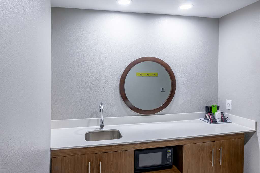 Hampton Inn & Suites Cleburne, TX-guestroom-Guest Room,On-Site.jpg