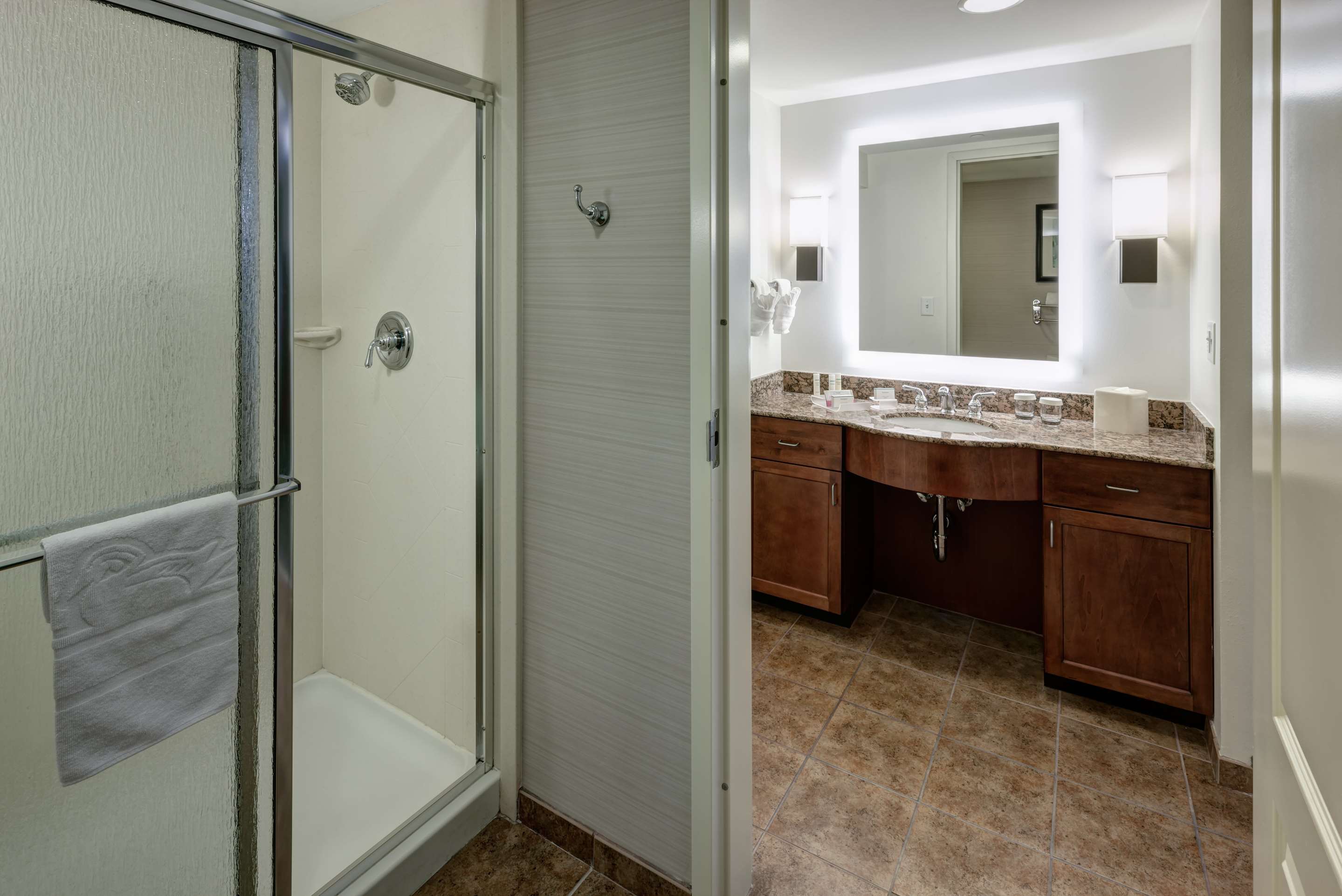 Guest room bath