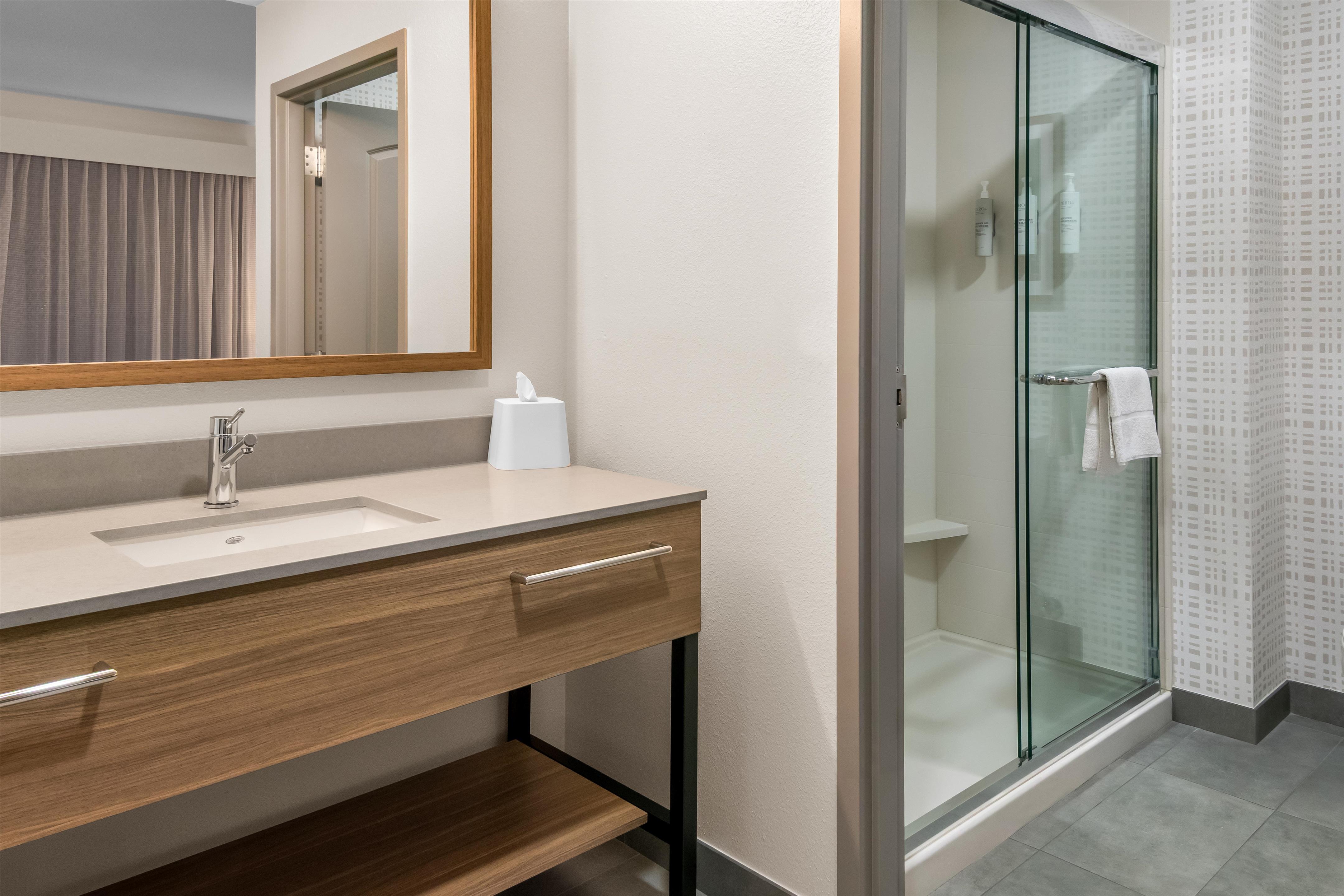 Guest room bath