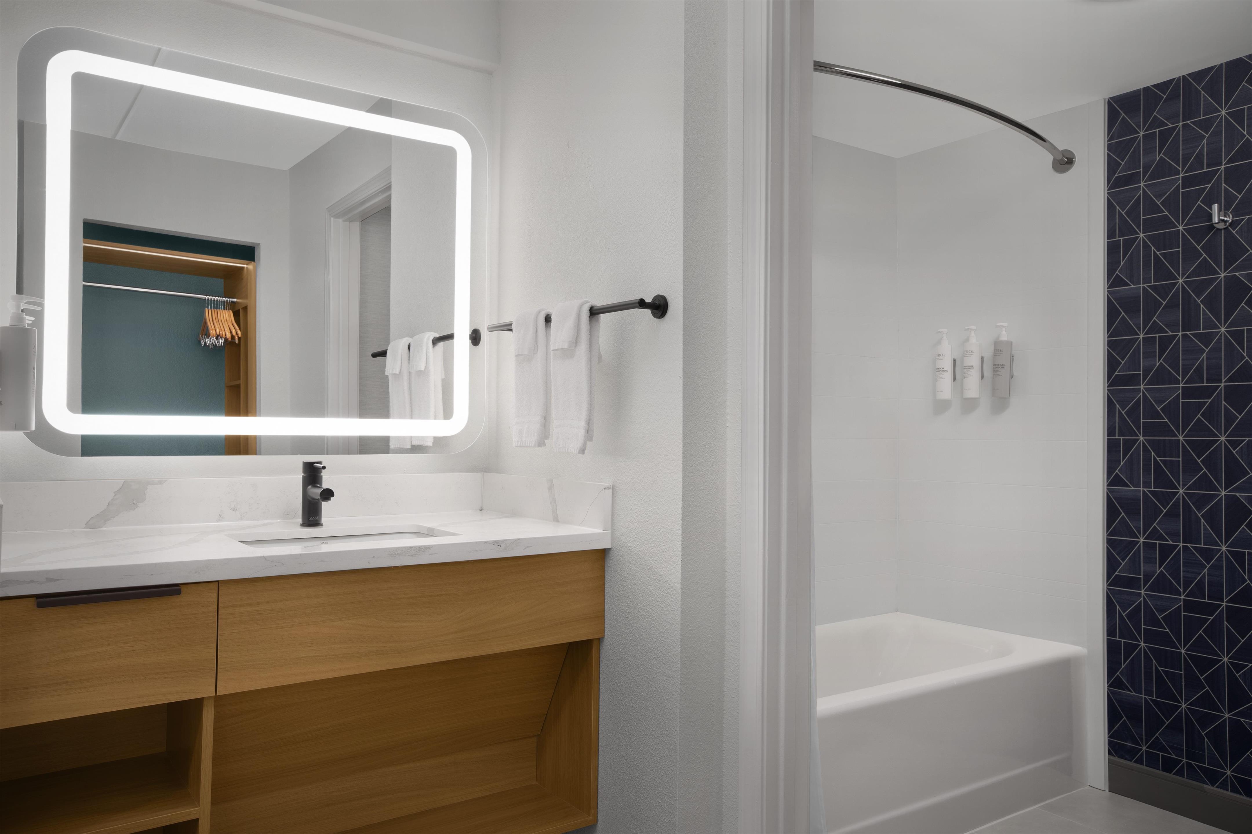 Guest room bath