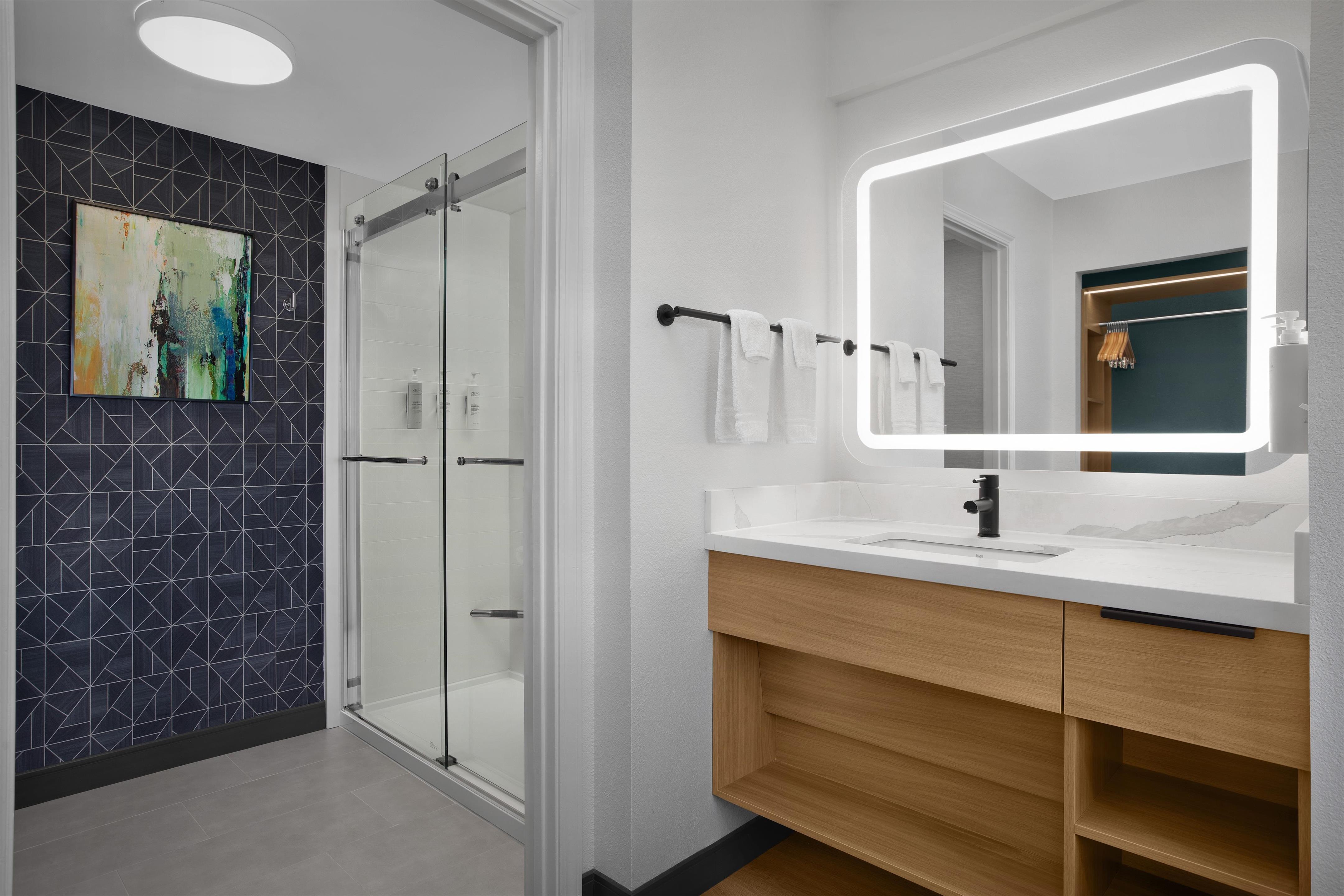 Guest room bath