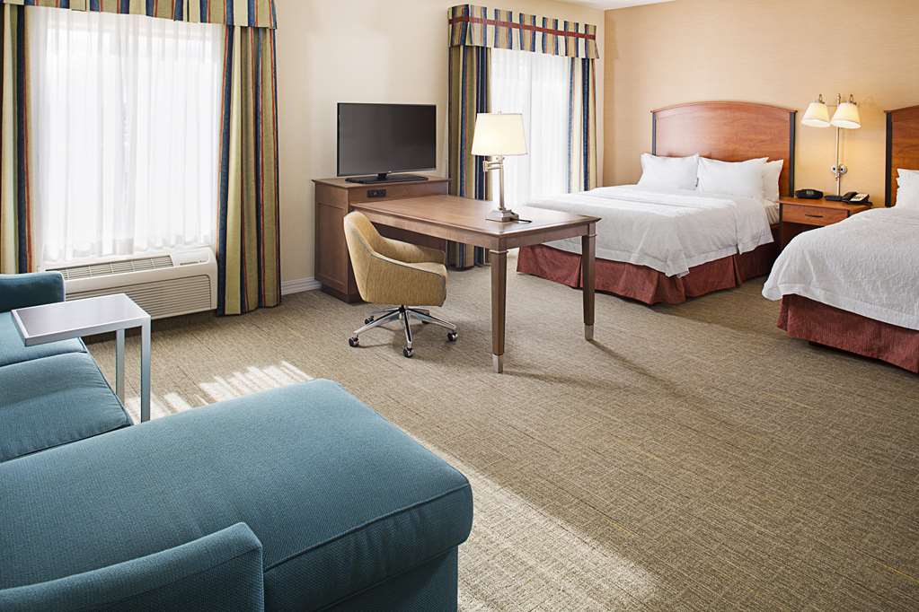 Hampton Inn &amp; Suites Mansfield, TX-guestroom-Guest Room,On-Site.jpg