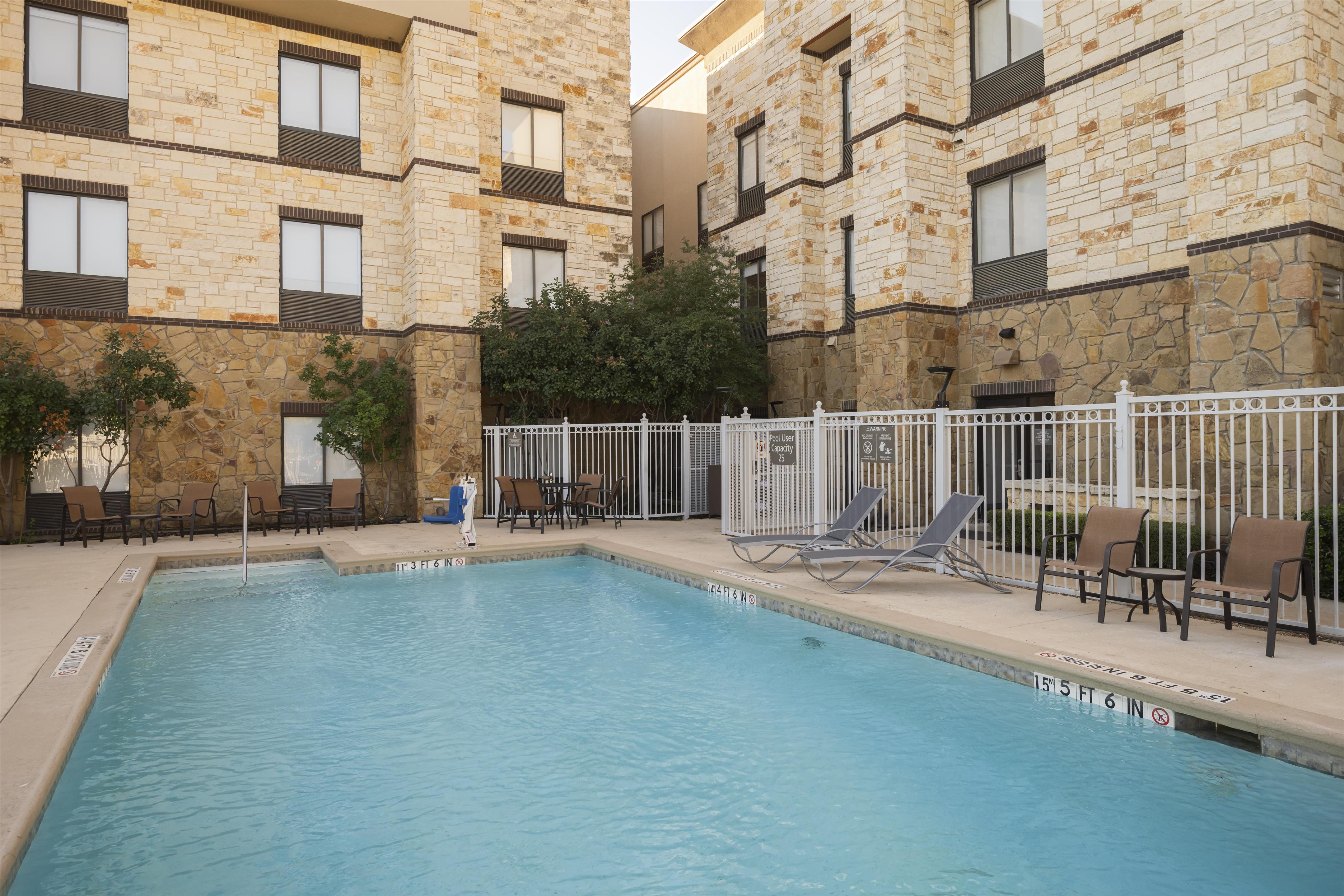 Pool | Hampton Inn & Suites Mansfield