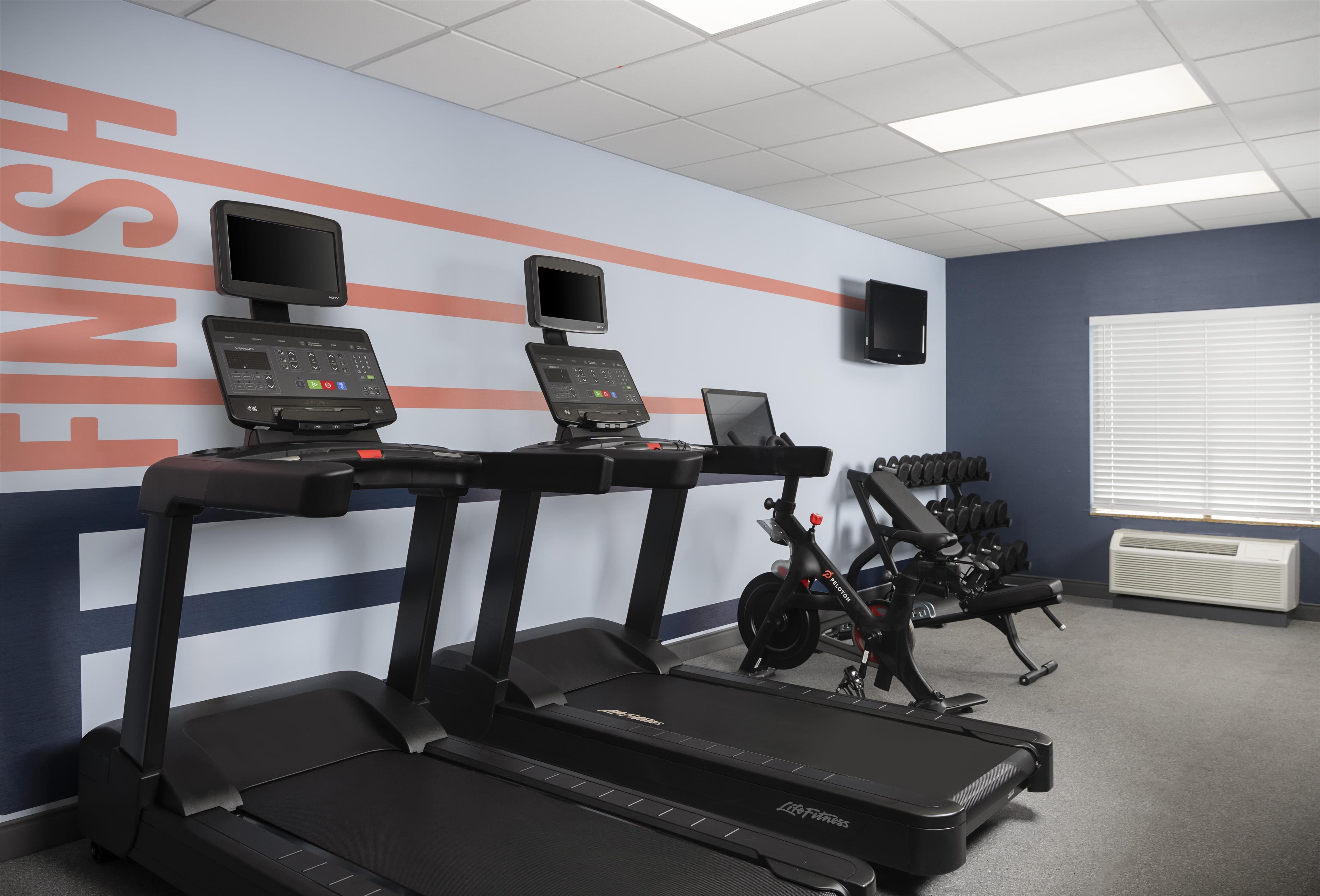 Health club fitness center gym | Hampton Inn & Suites Mansfield