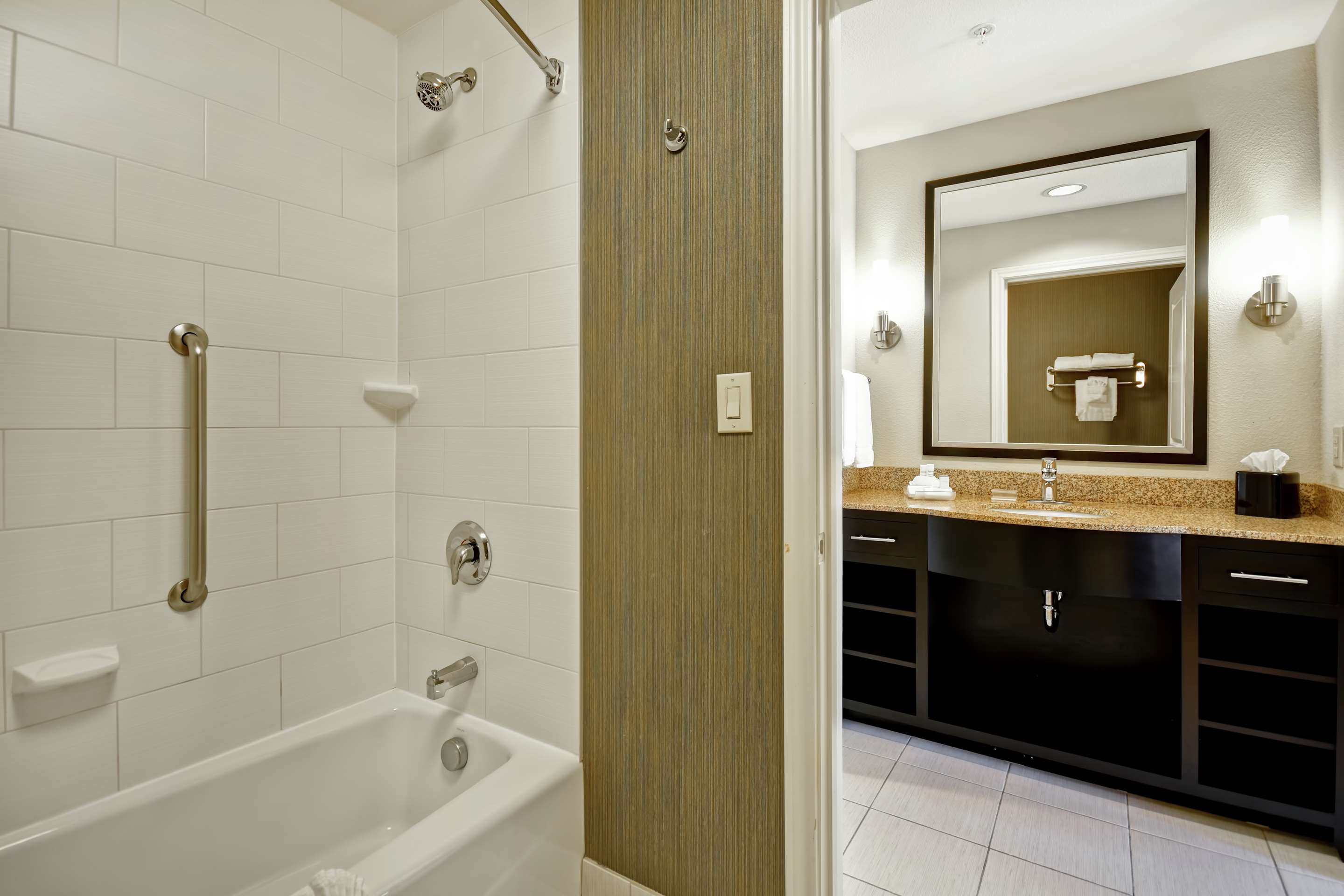 Guest room bath