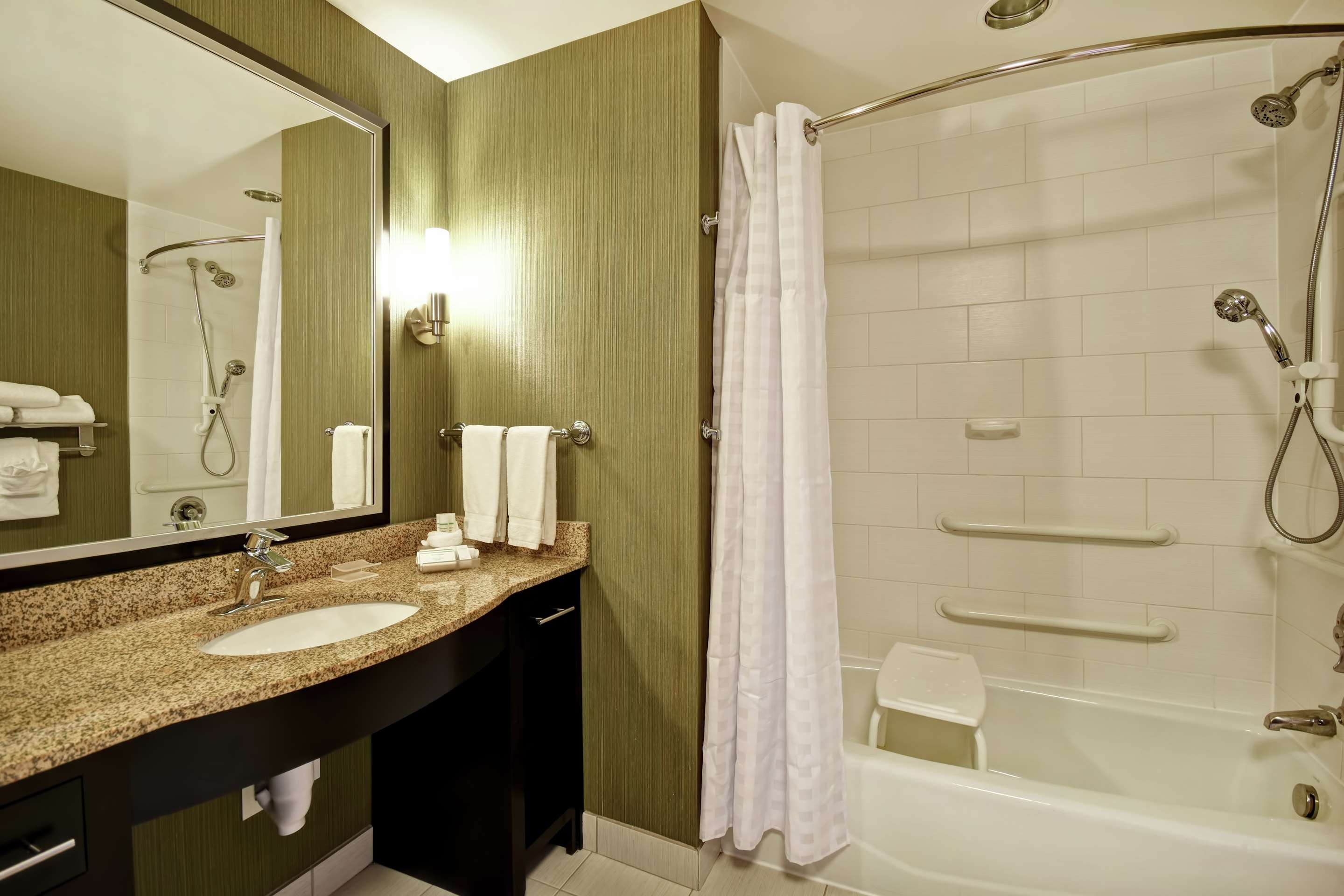 Guest room bath