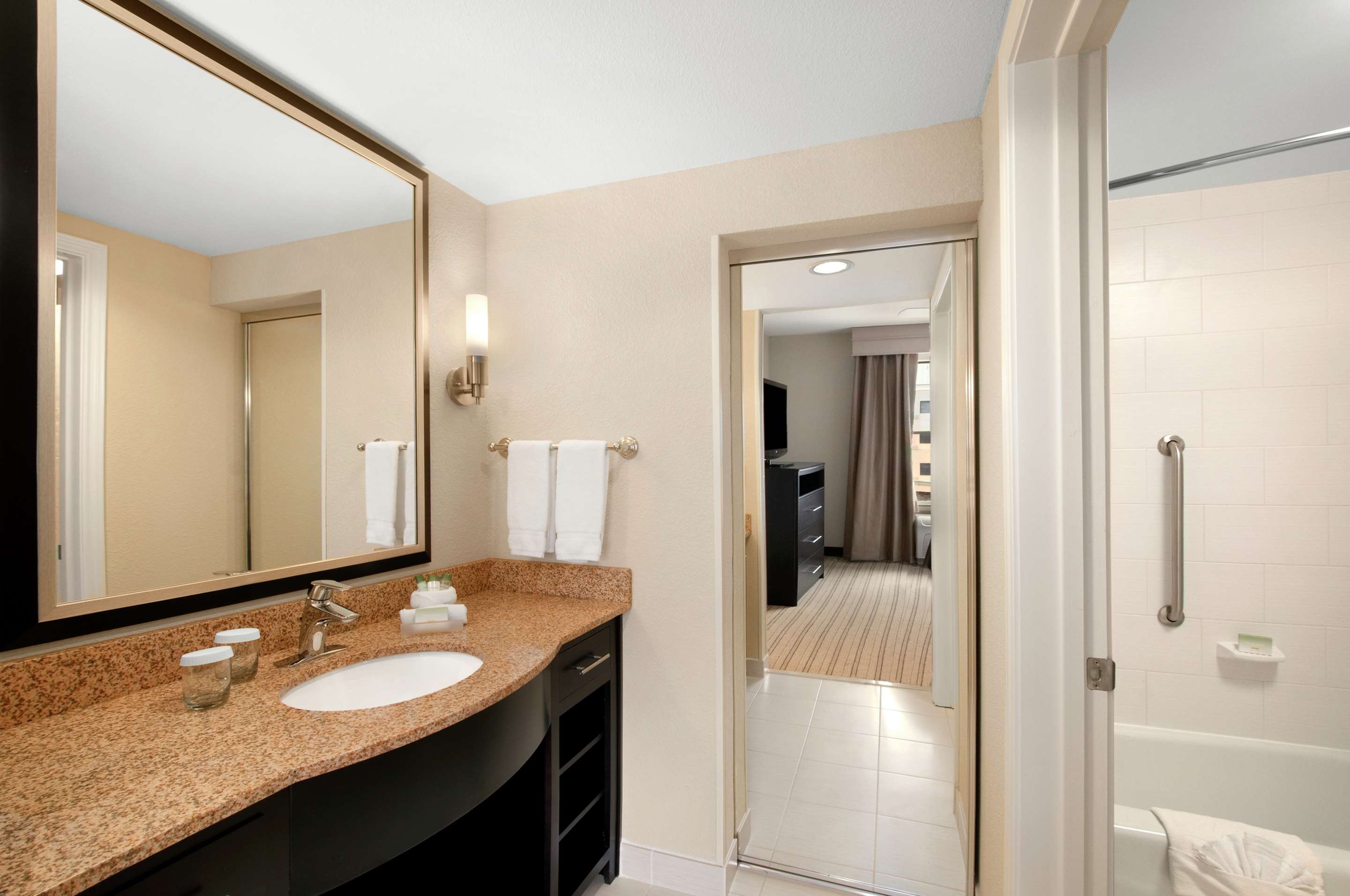 Guest room bath