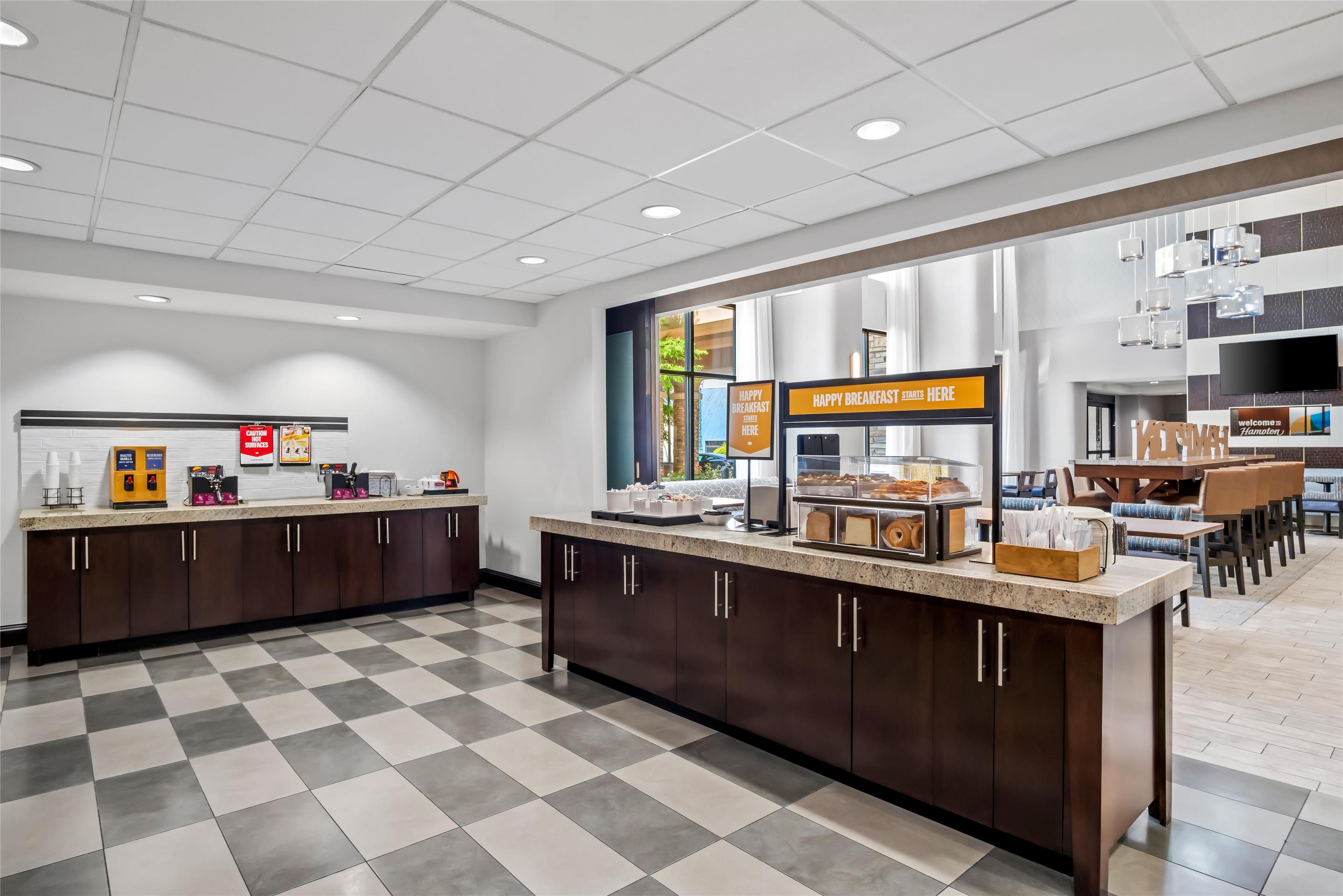 Breakfast Area | Hampton Inn & Suites Trophy Club - Fort Worth North
