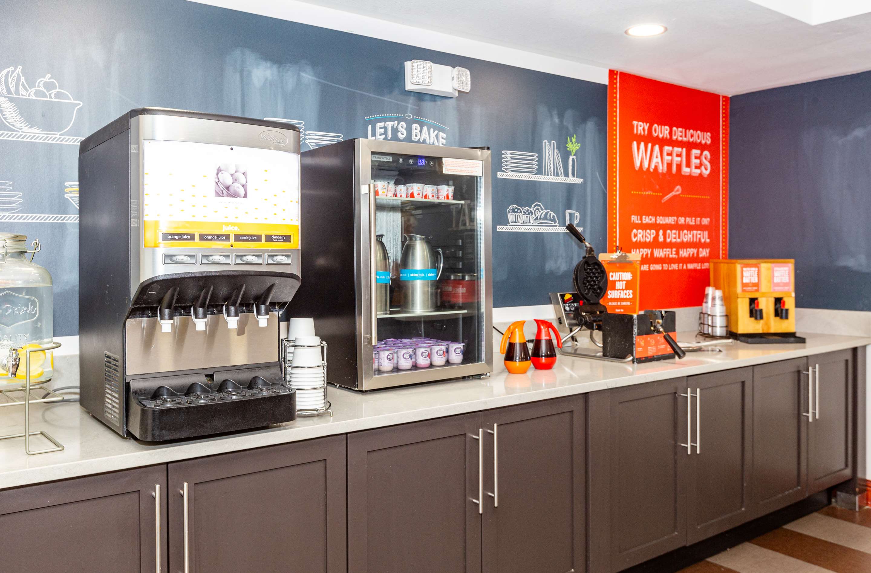 Breakfast Area | Hampton Inn & Suites Fort Worth-West-I-30