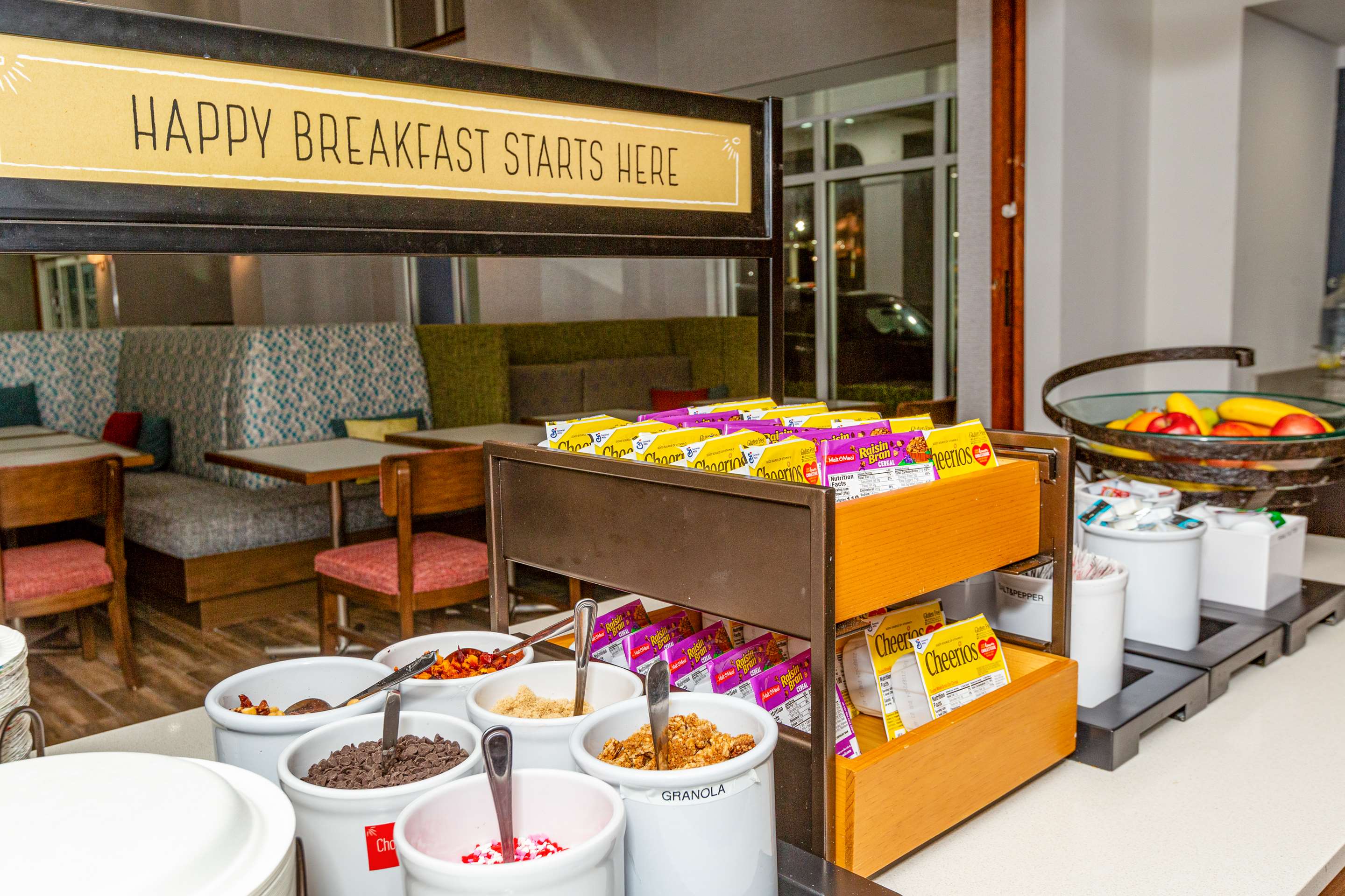 Breakfast Area | Hampton Inn & Suites Fort Worth-West-I-30